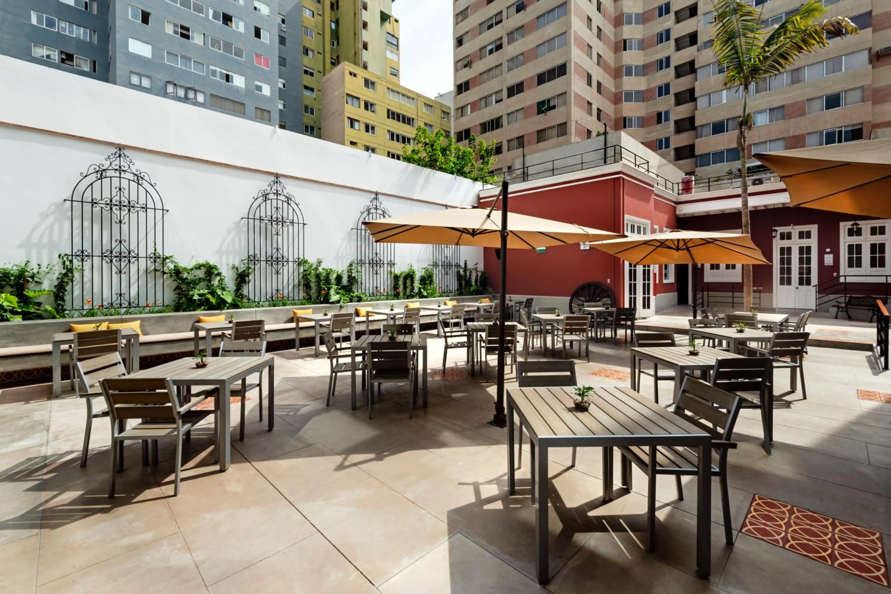 Patio in Mercure Ariosto Lima