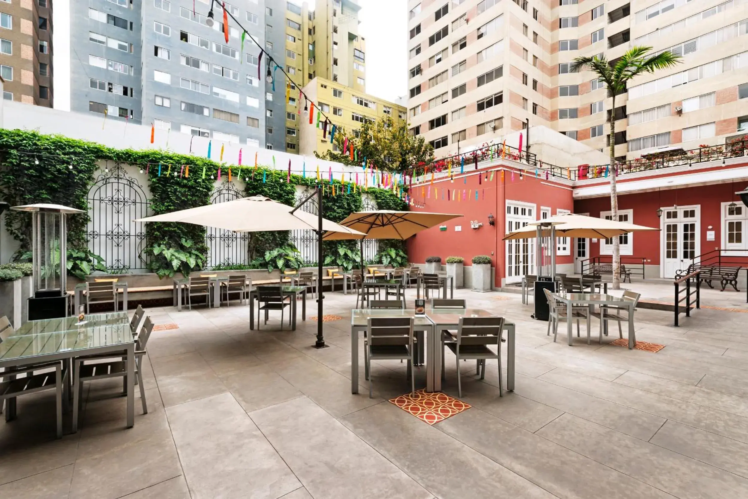 Restaurant/places to eat in Mercure Ariosto Lima Restaurant/places to eat in Mercure Ariosto Lima