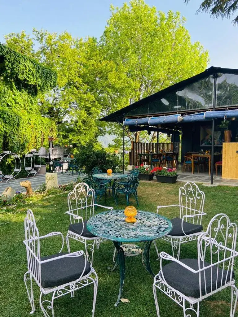 Restaurant/places to eat in Alps Resort Restaurant/places to eat in Alps Resort