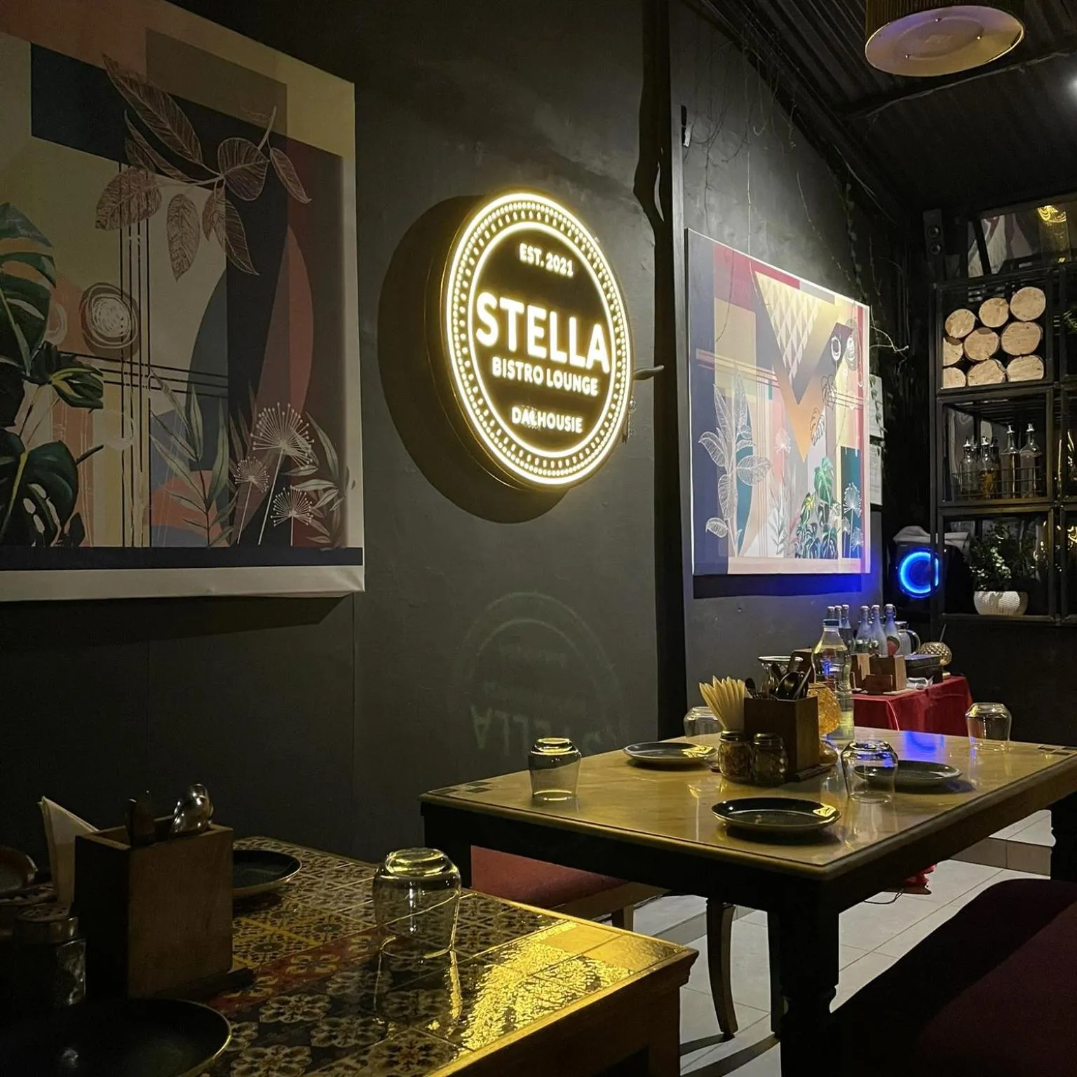 Restaurant/places to eat in Alps Resort