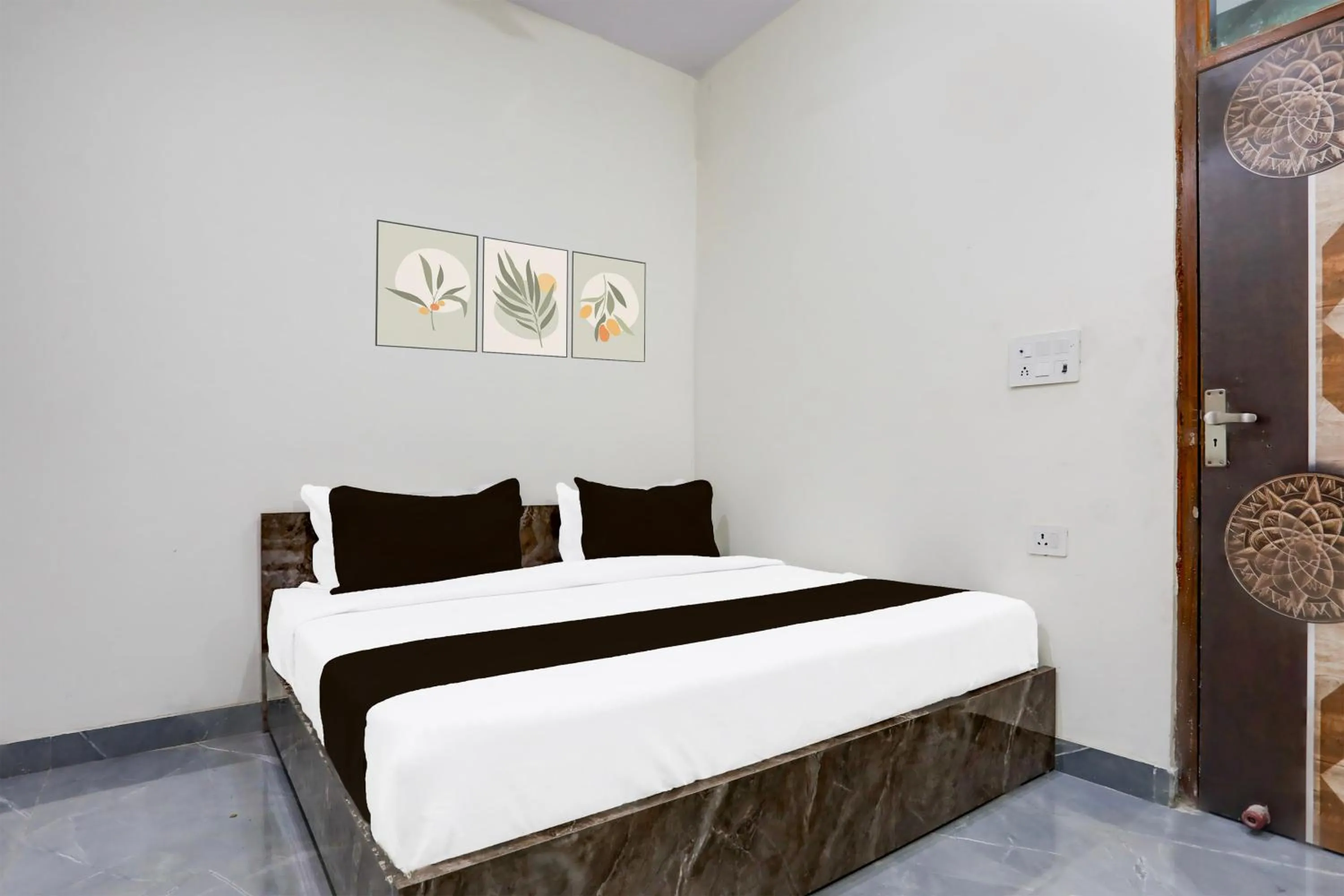 Bedroom, Bed in Super Hotel O Kalka