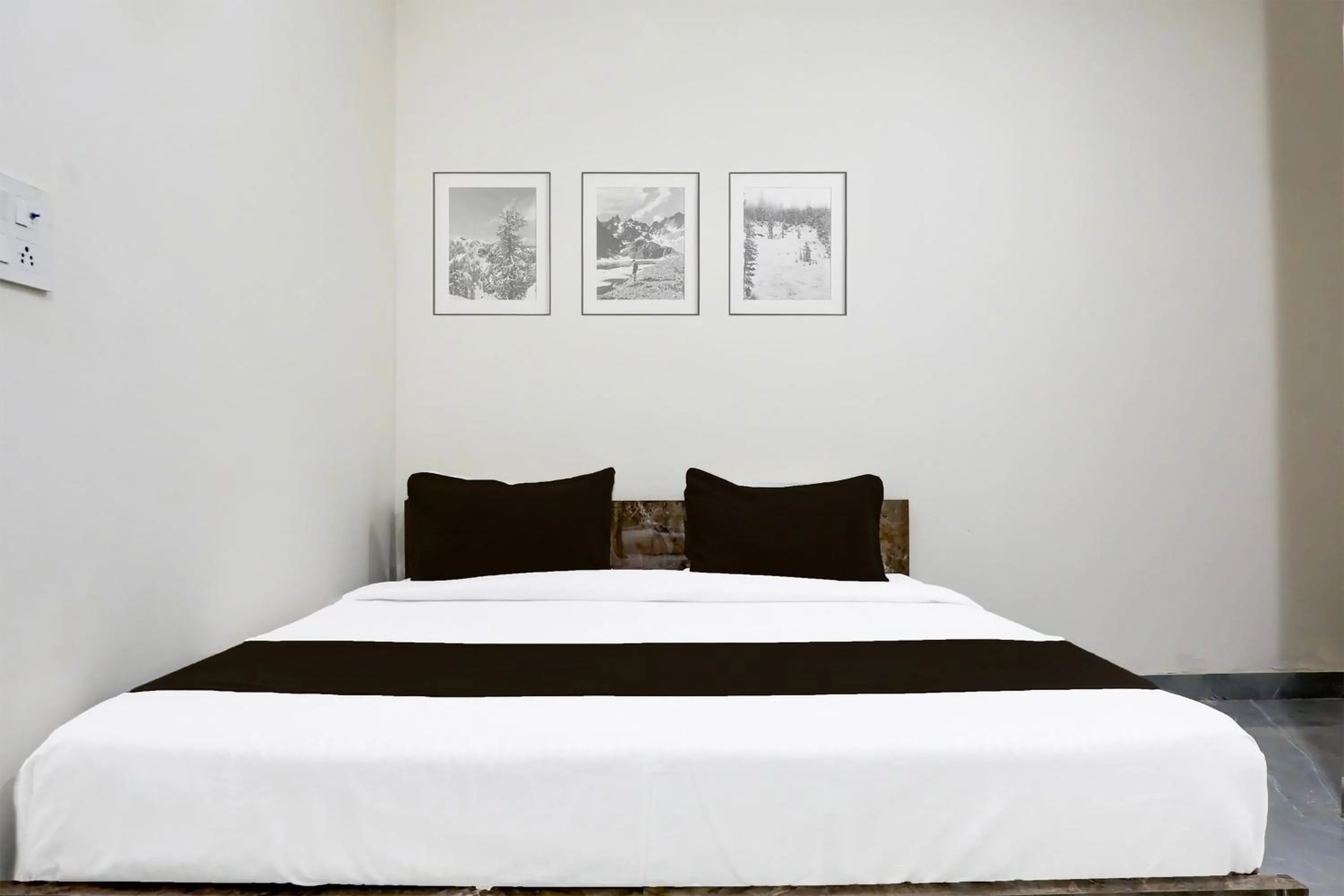 Bedroom, Bed in Super Hotel O Kalka