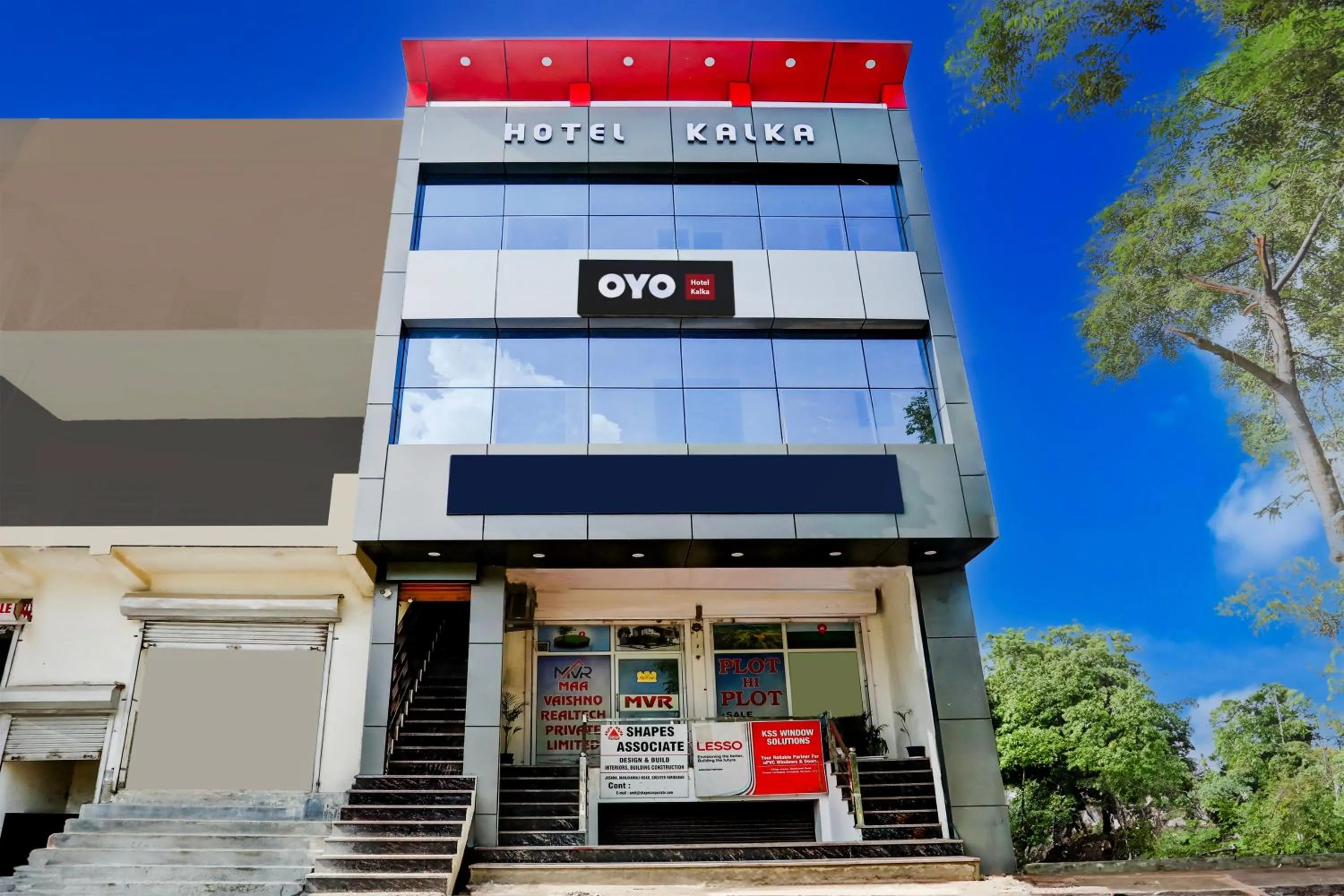 Facade/entrance in Super Hotel O Kalka