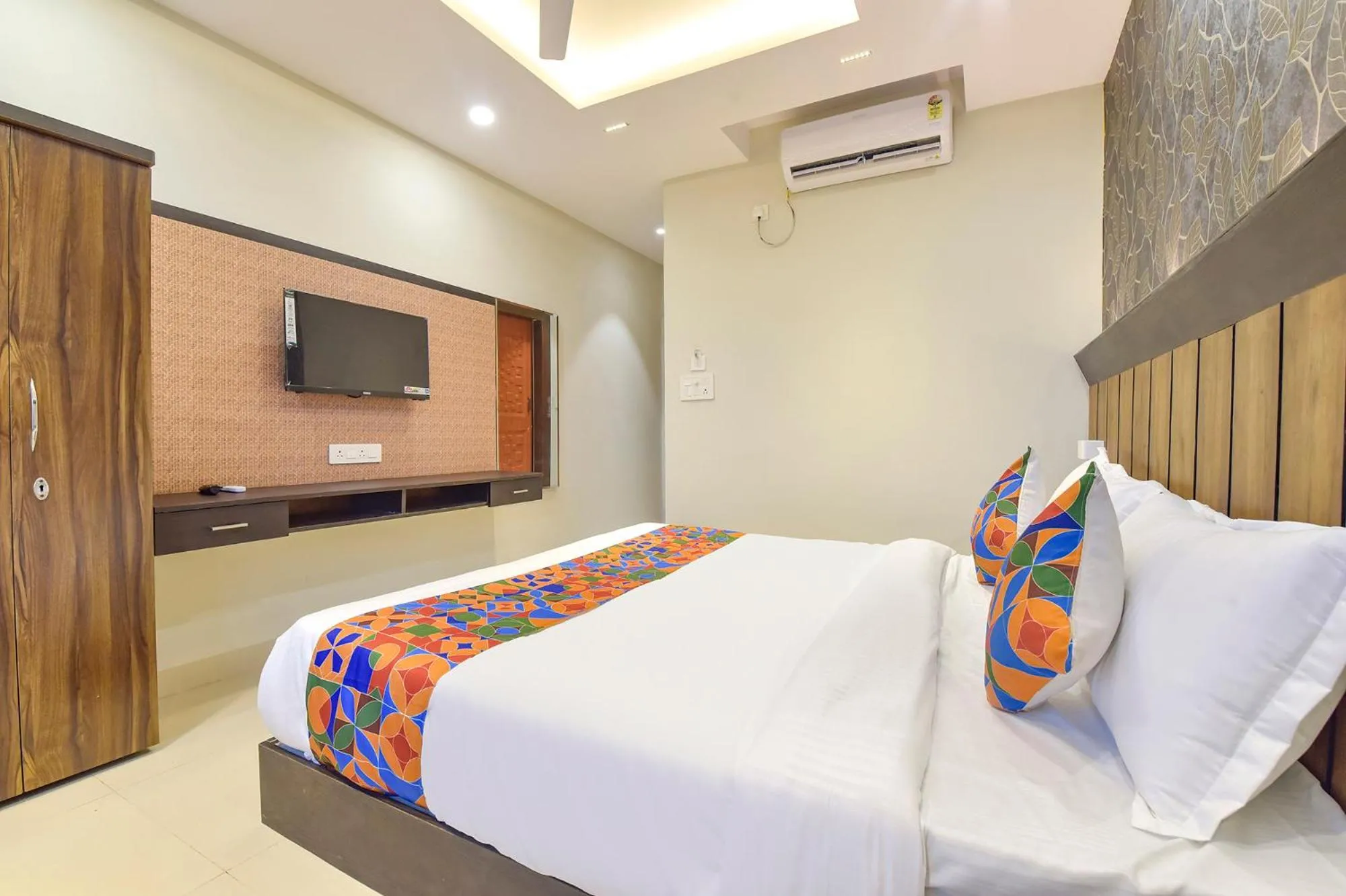 Bed in Via The Max Glory