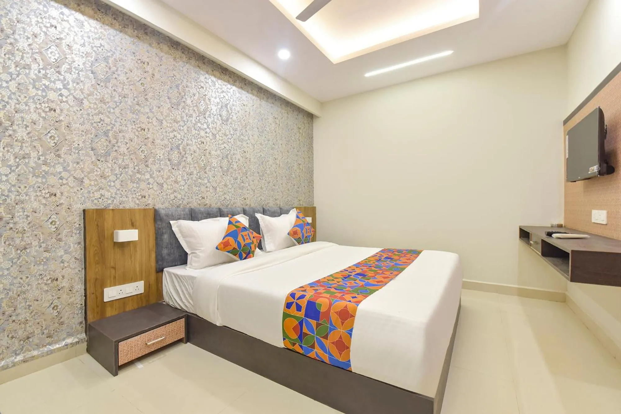 Bed in Via The Max Glory