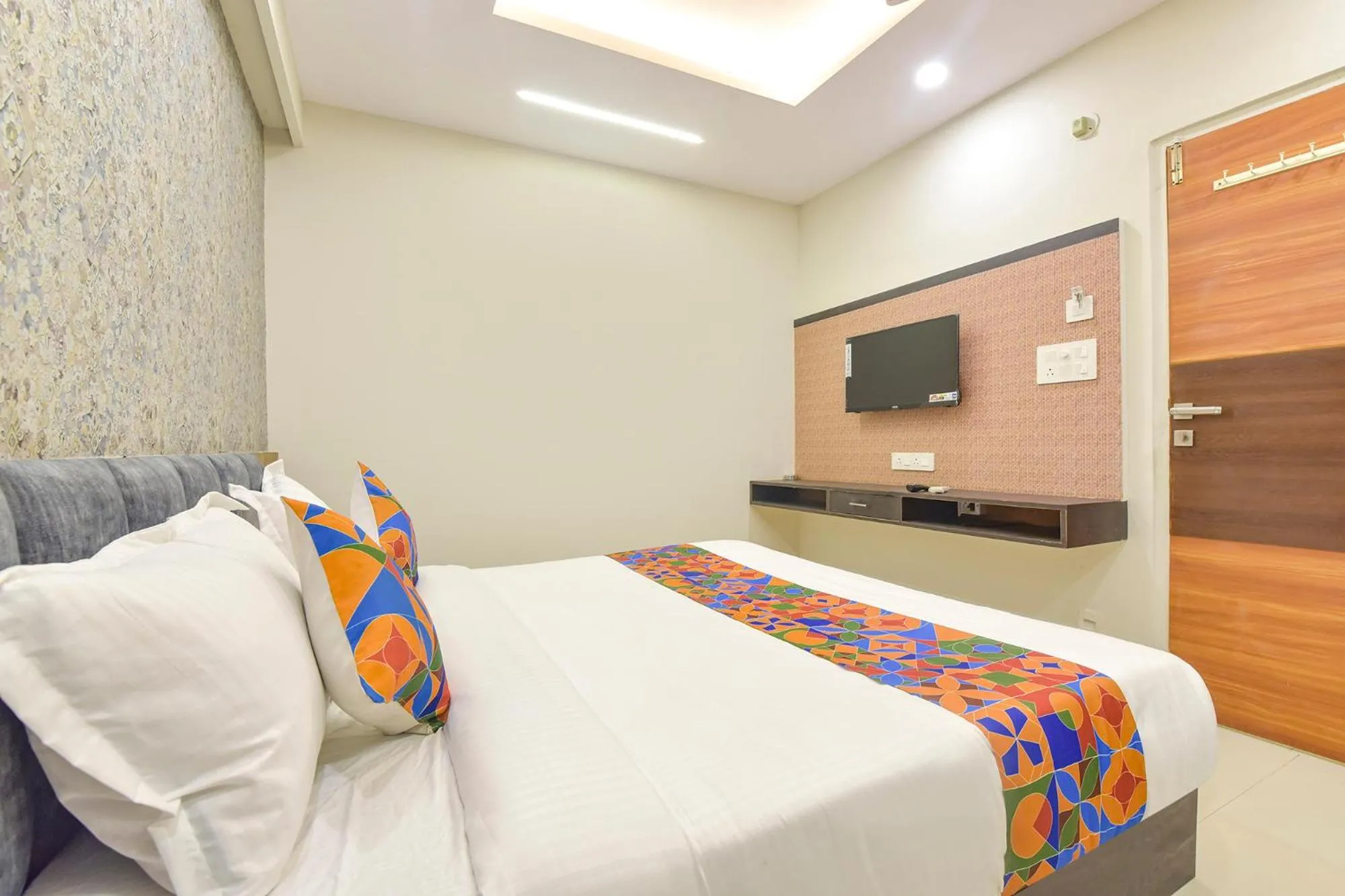 Bed in Via The Max Glory
