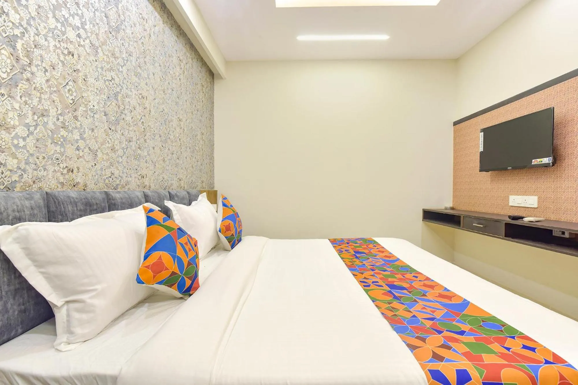 Bed in Via The Max Glory