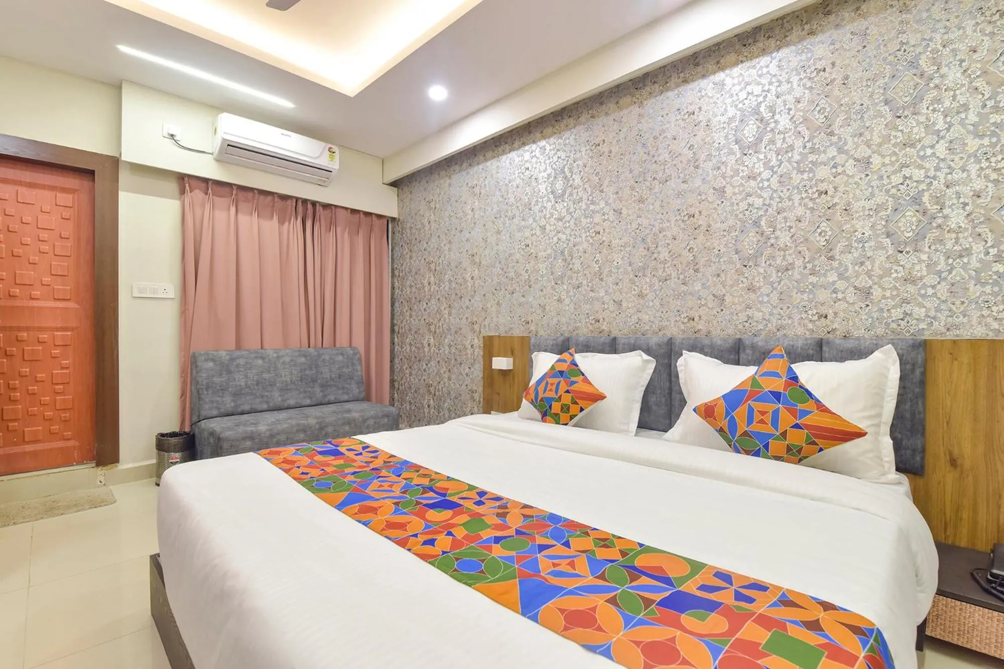 Bed in Via The Max Glory