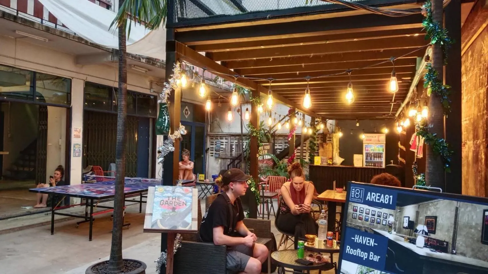Lounge or bar in AREA81 HIDEOUT Hostel Khaosan