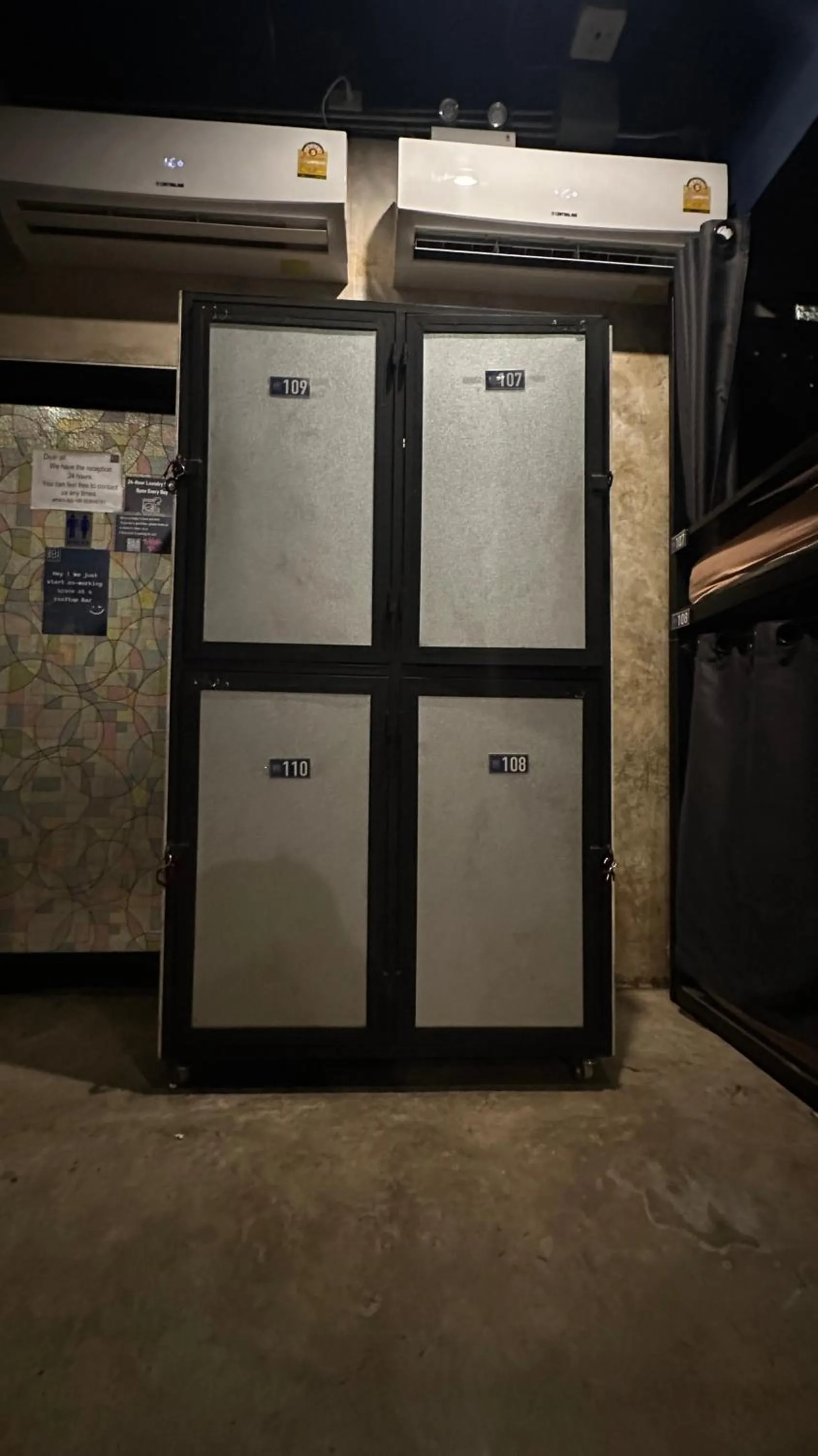 AREA81 HIDEOUT Hostel Khaosan