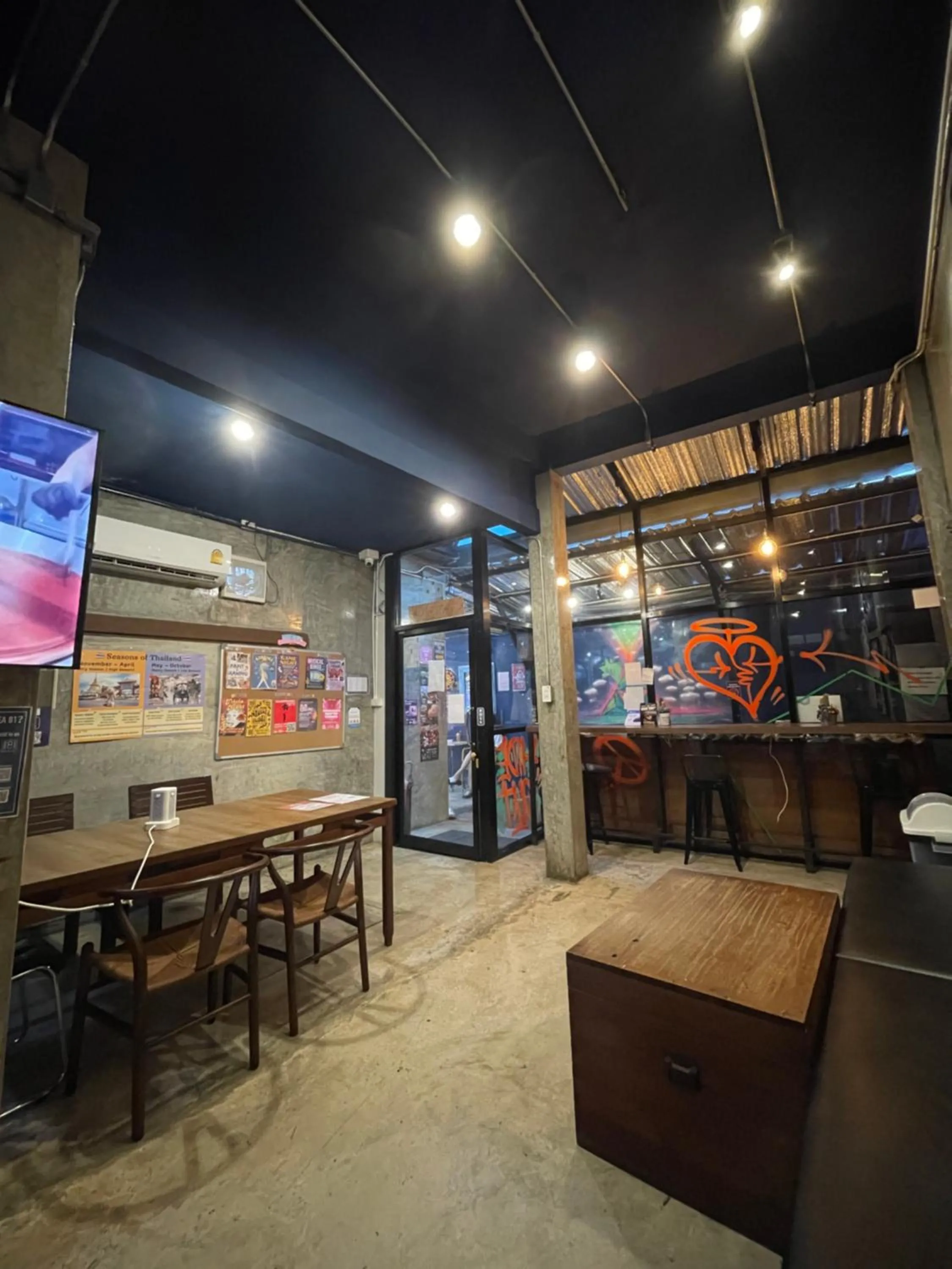 AREA81 HIDEOUT Hostel Khaosan