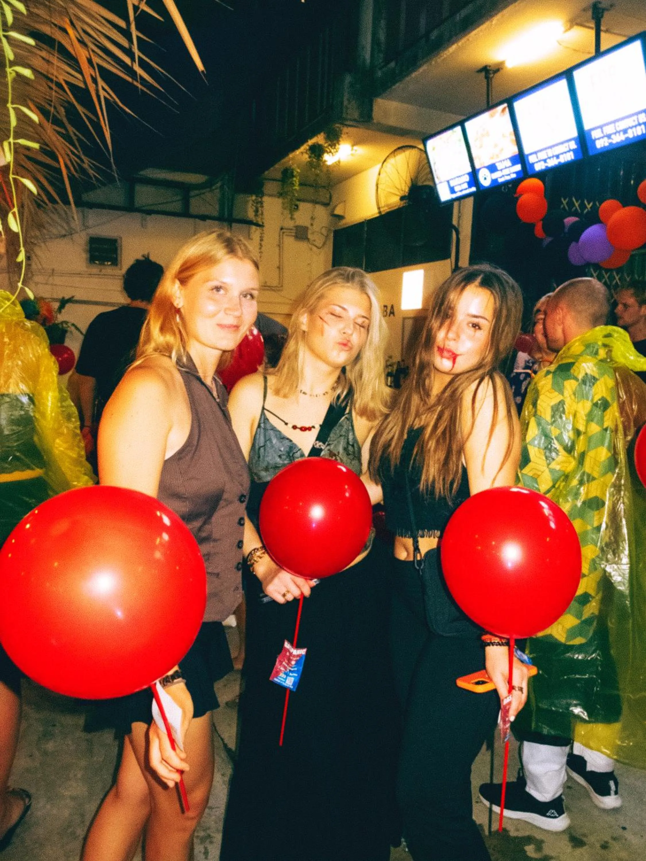 Property building in AREA81 HIDEOUT Hostel Khaosan