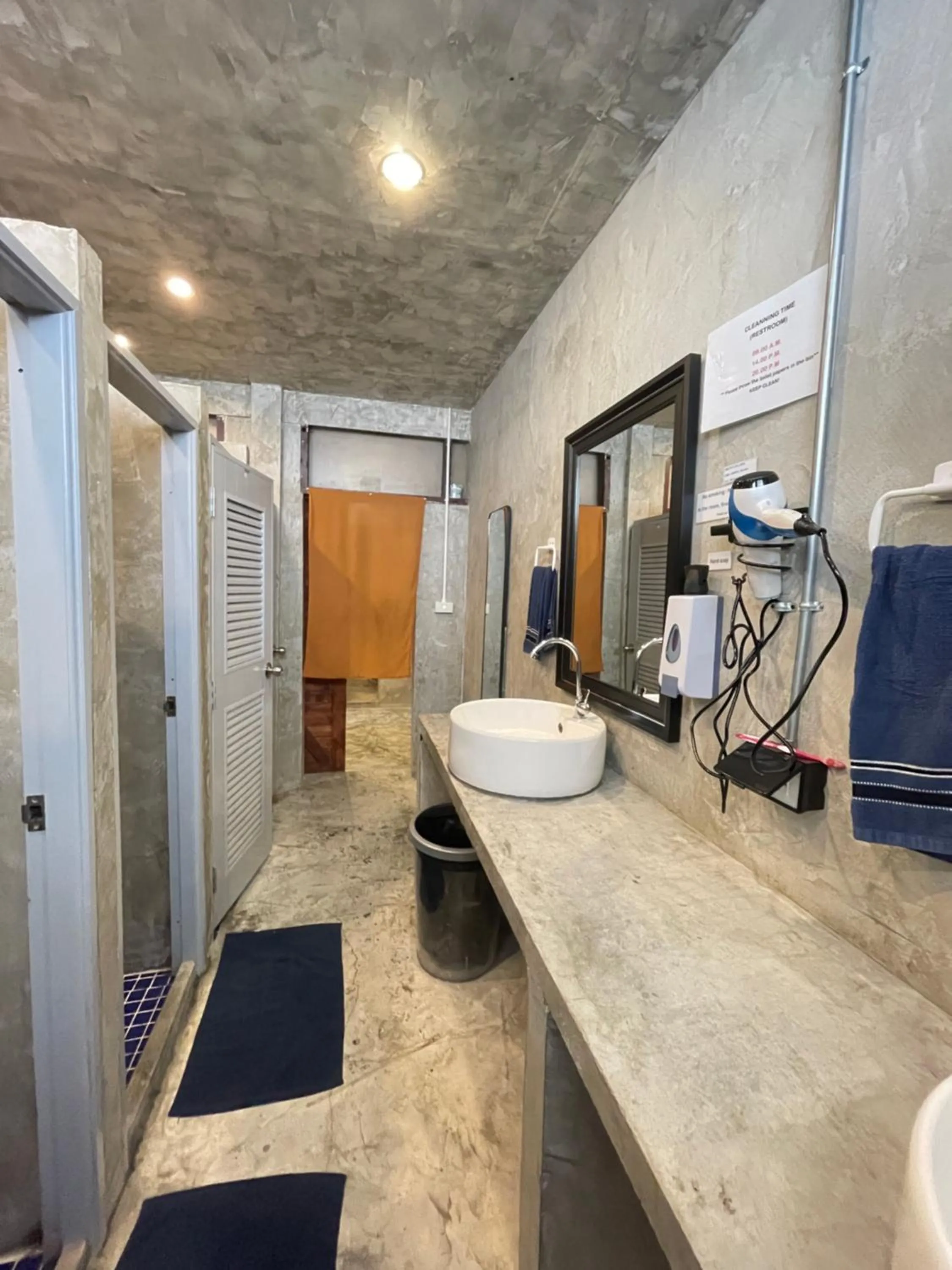 AREA81 HIDEOUT Hostel Khaosan