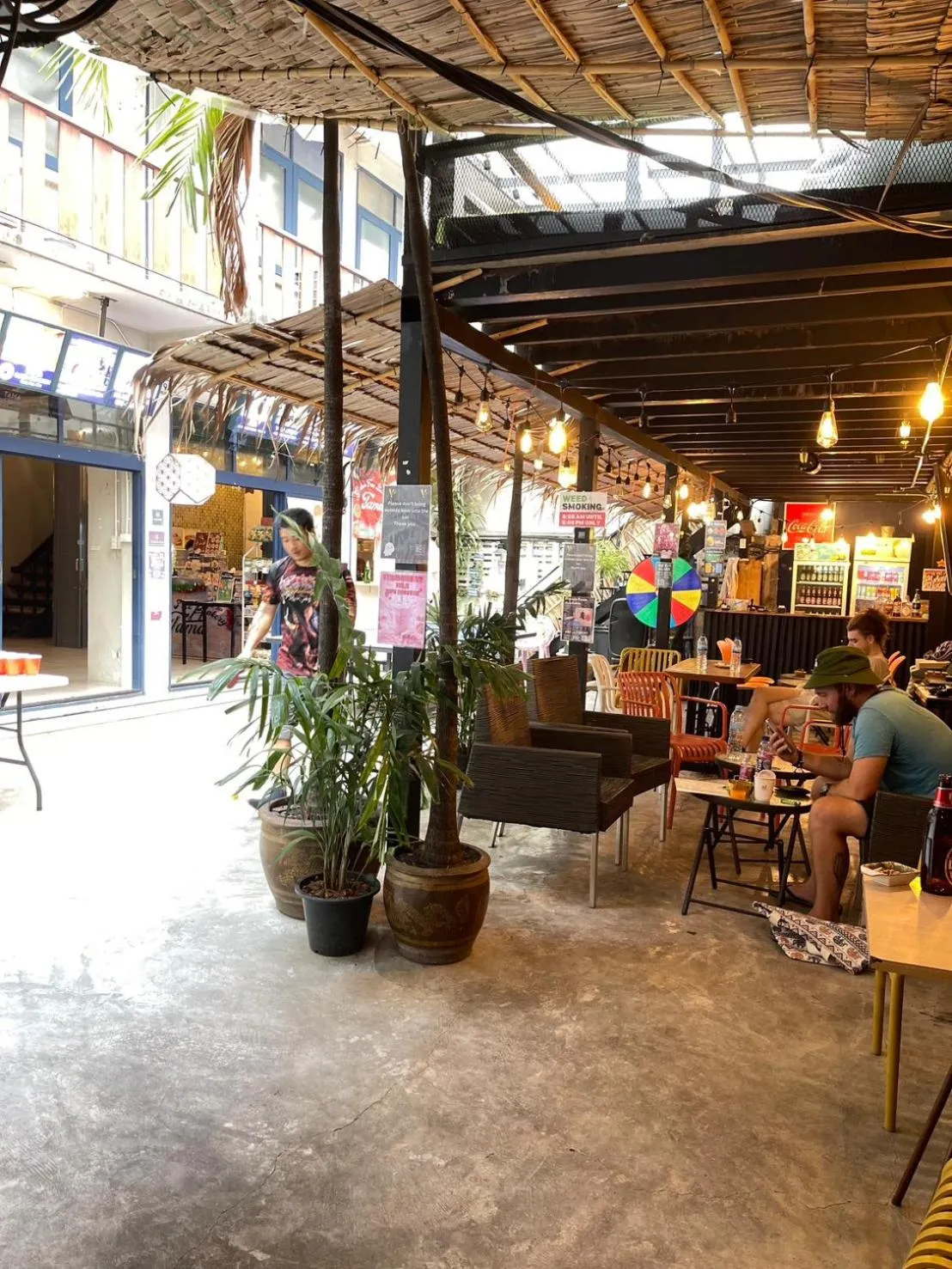 AREA81 HIDEOUT Hostel Khaosan