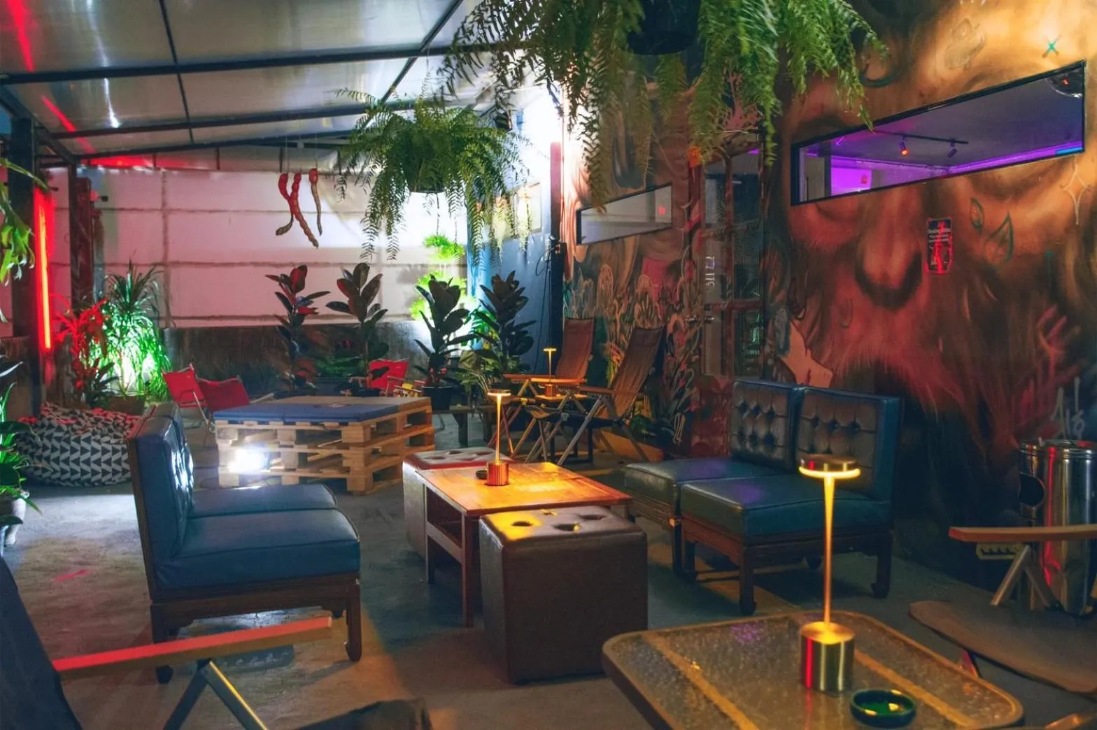 Lounge or bar in AREA81 HIDEOUT Hostel Khaosan