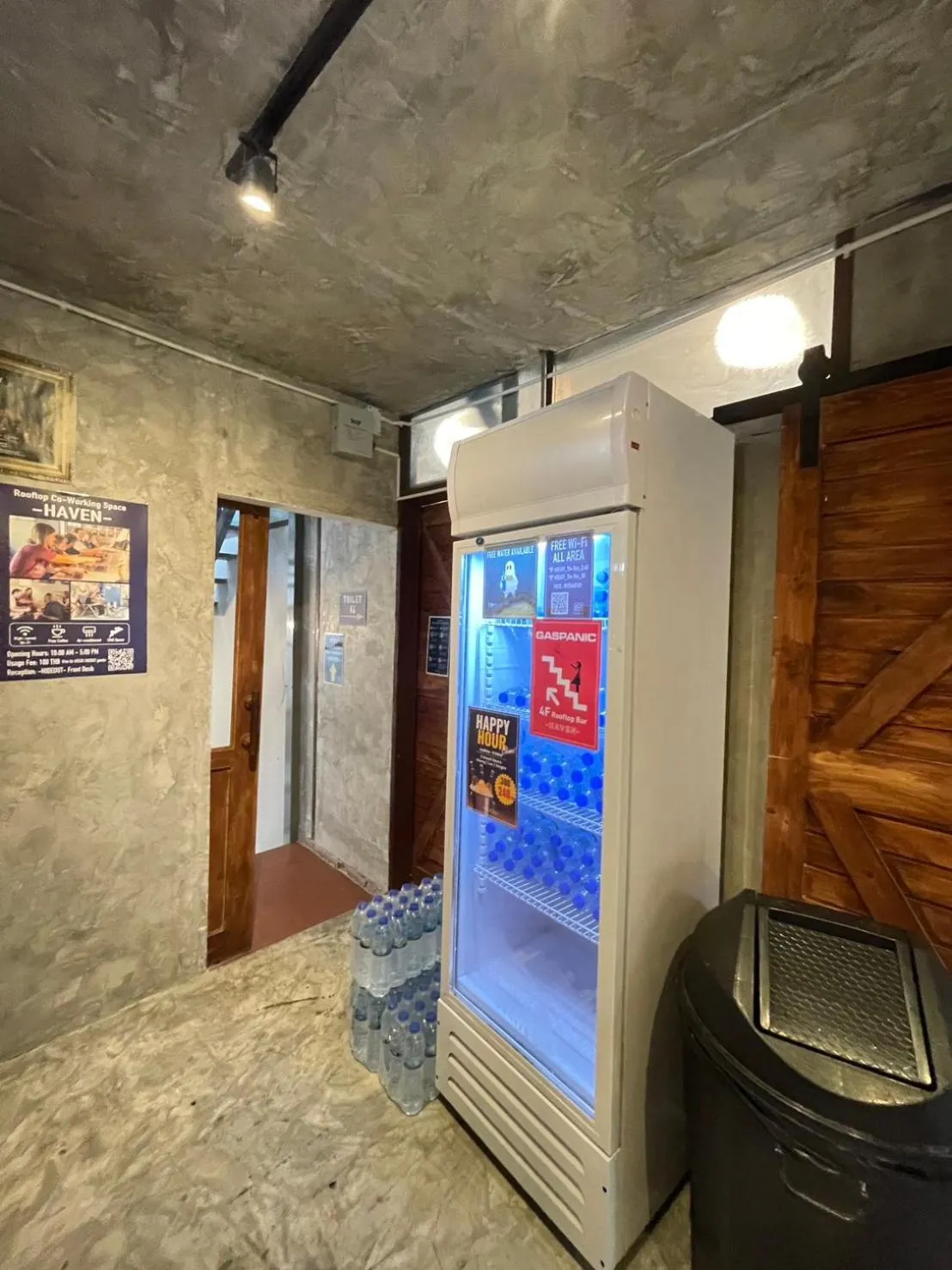 AREA81 HIDEOUT Hostel Khaosan