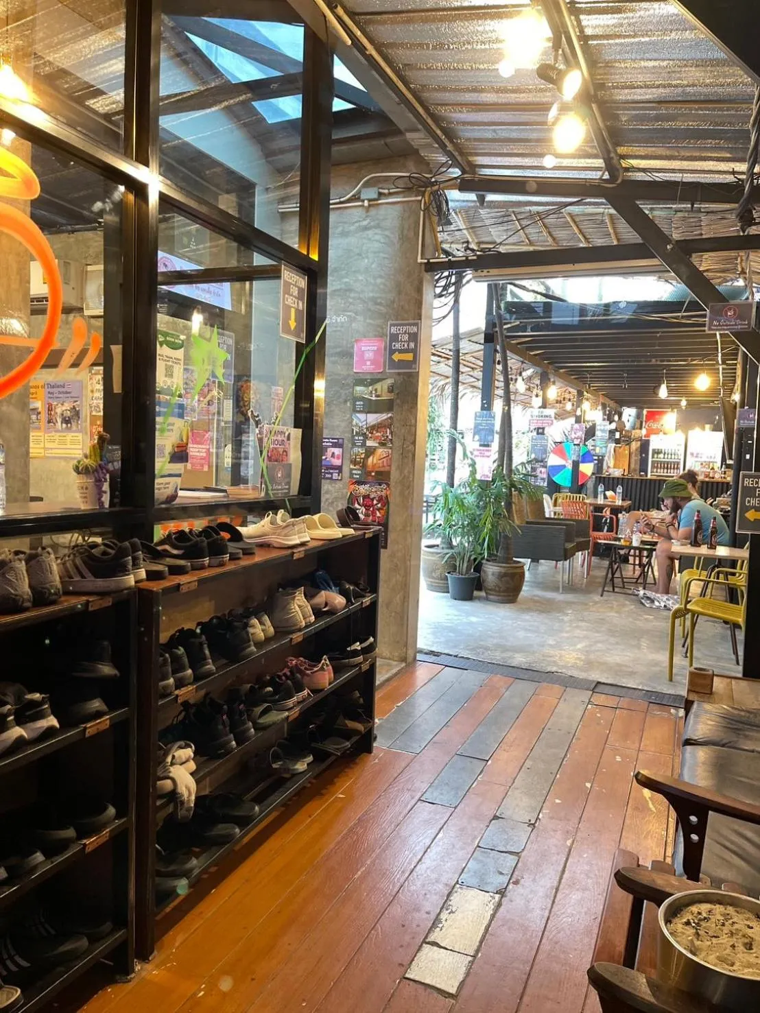 AREA81 HIDEOUT Hostel Khaosan