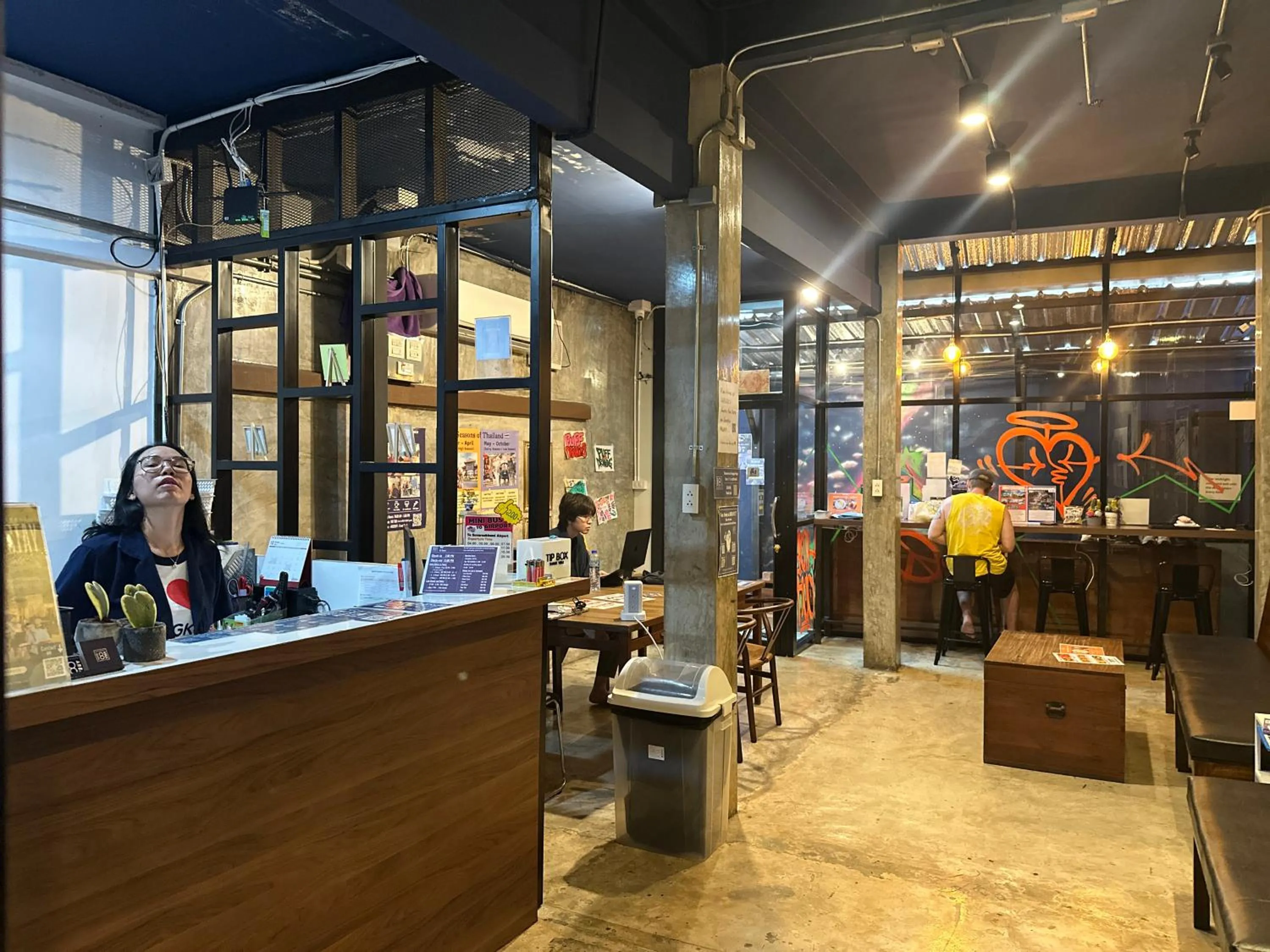 AREA81 HIDEOUT Hostel Khaosan
