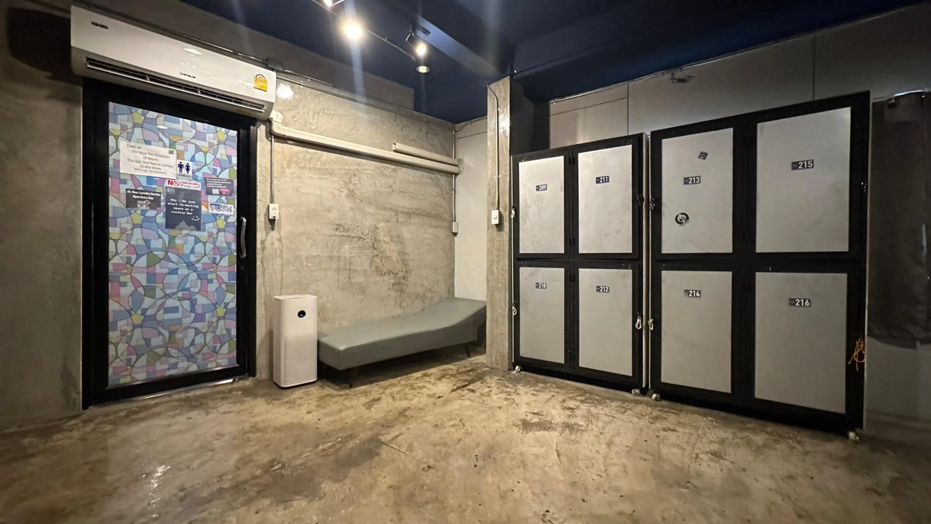 AREA81 HIDEOUT Hostel Khaosan
