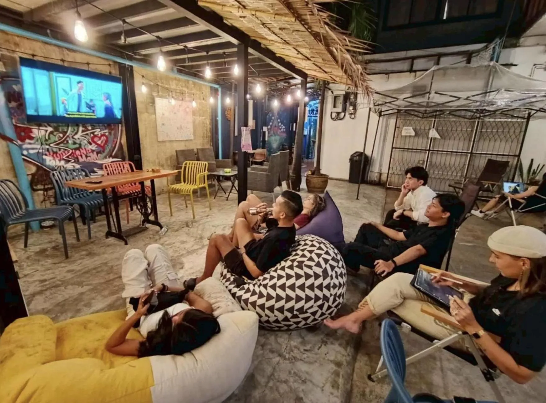 AREA81 HIDEOUT Hostel Khaosan