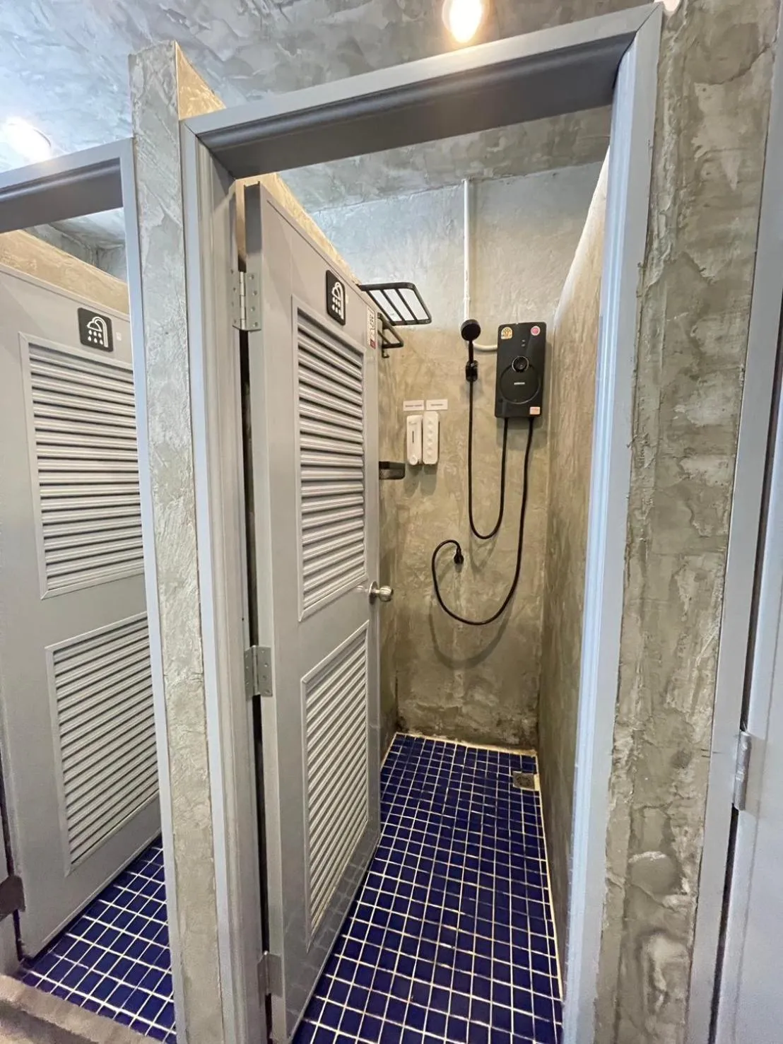 AREA81 HIDEOUT Hostel Khaosan