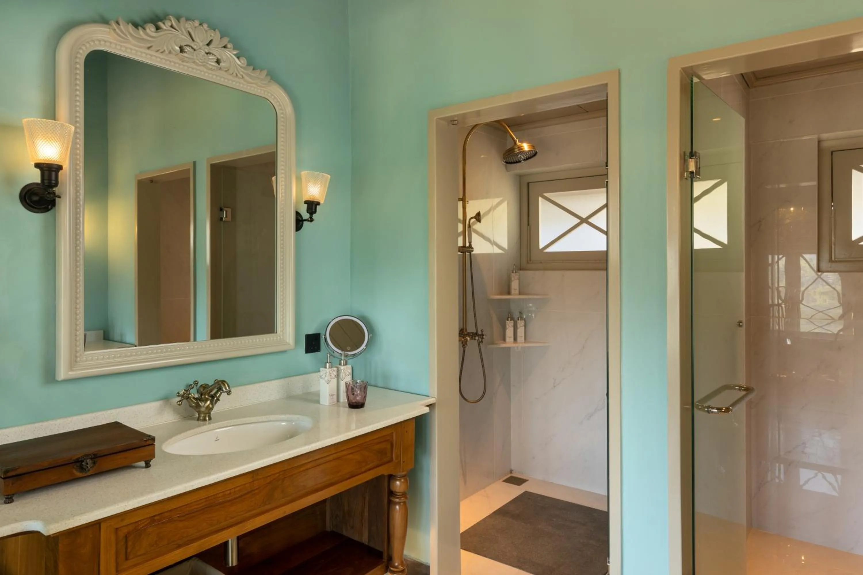 Shower in Uga Halloowella - Hatton - All Inclusive