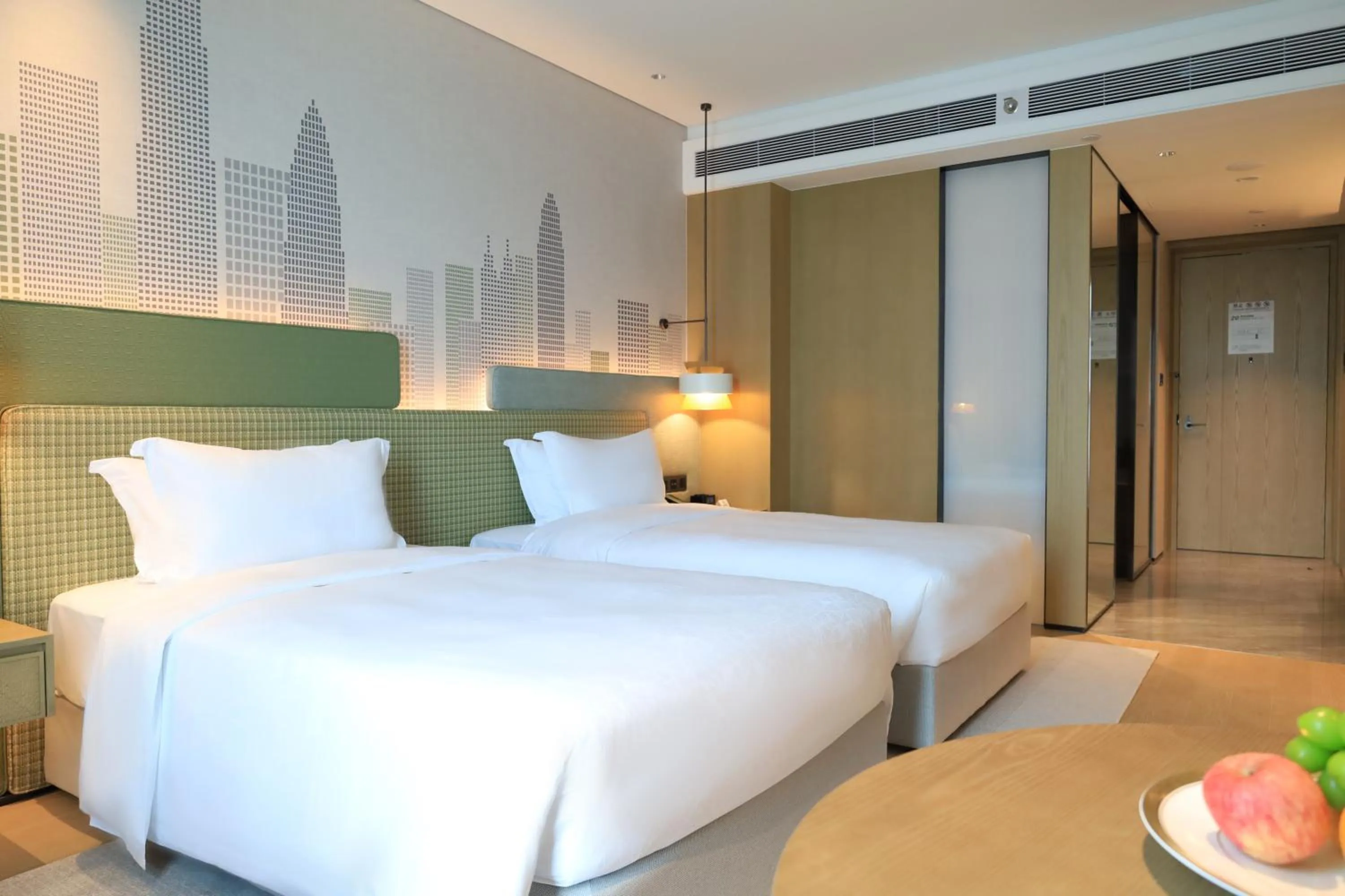 Bed in Holiday Inn Shenzhen Nanshan by IHG
