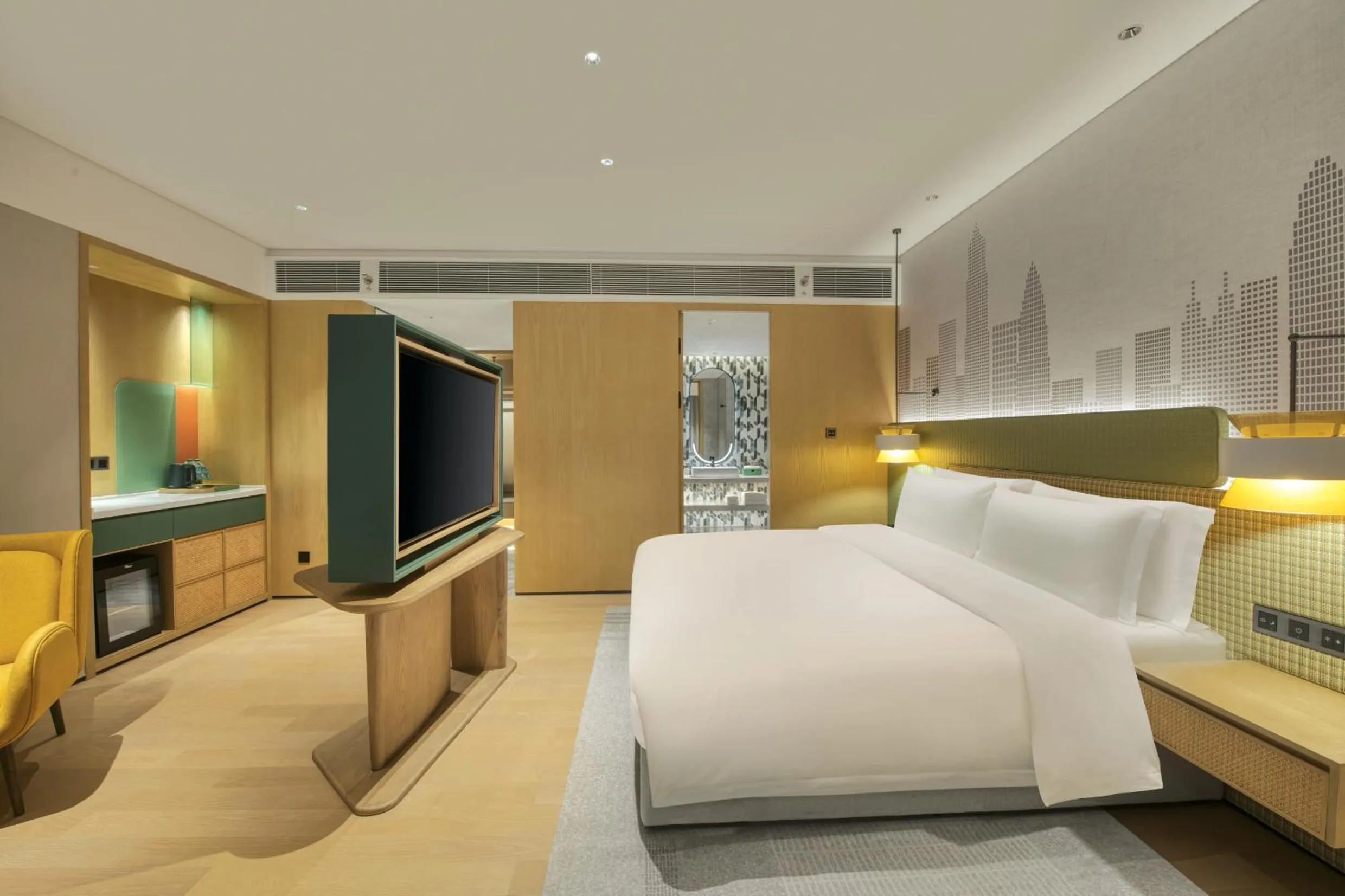 Photo of the whole room, Bed in Holiday Inn Shenzhen Nanshan by IHG