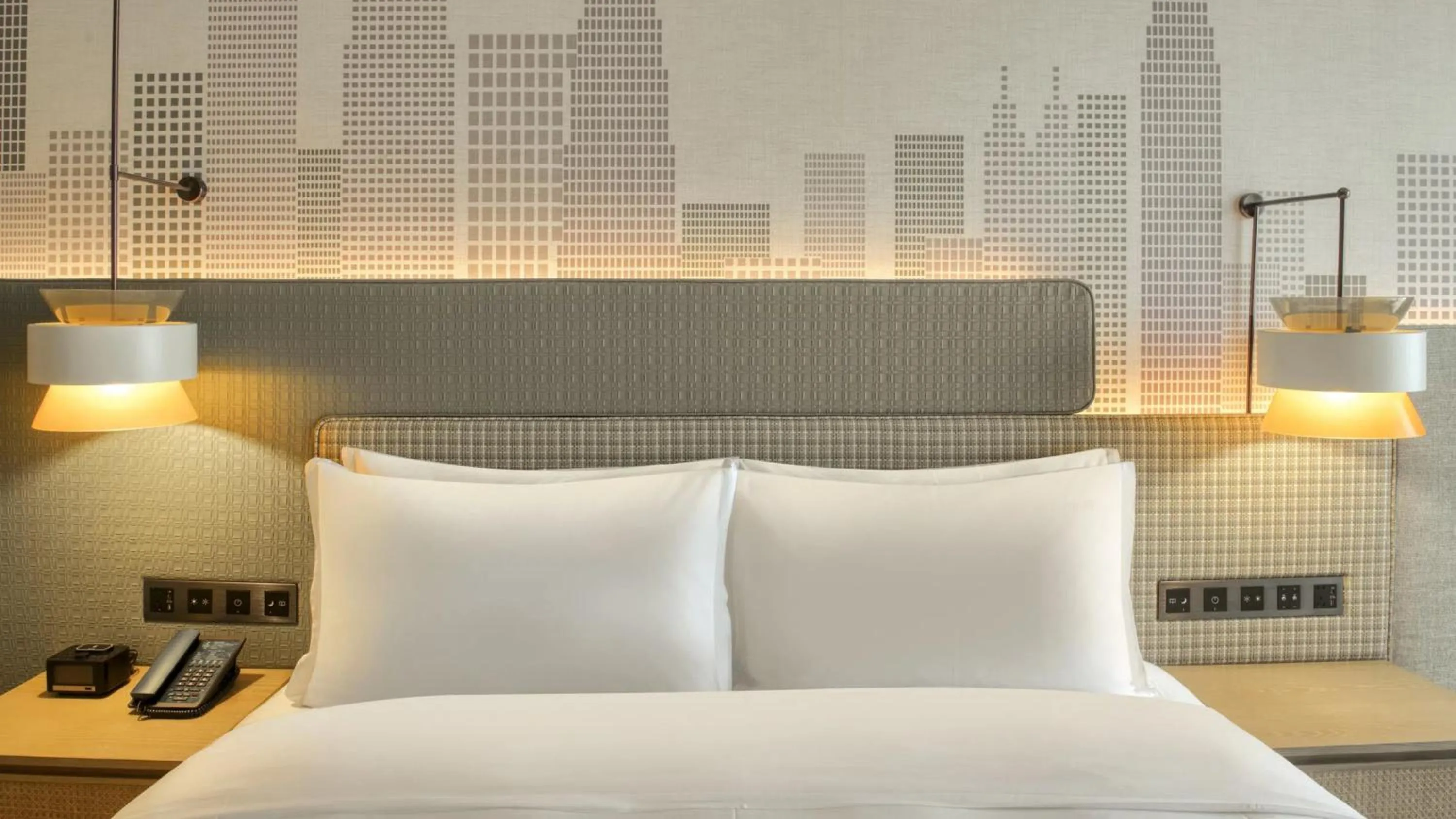 Photo of the whole room, Bed in Holiday Inn Shenzhen Nanshan by IHG