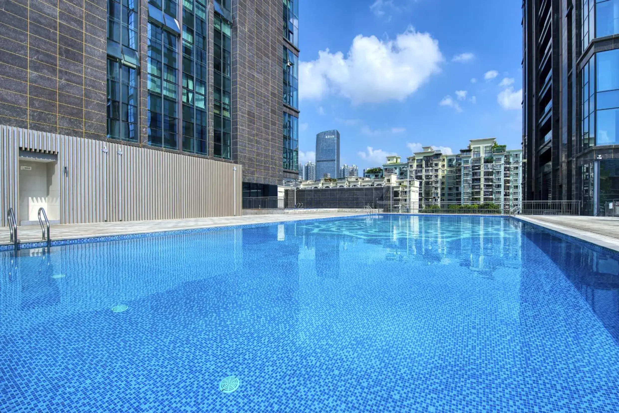 Swimming pool in Holiday Inn Shenzhen Nanshan by IHG Swimming pool in Holiday Inn Shenzhen Nanshan by IHG