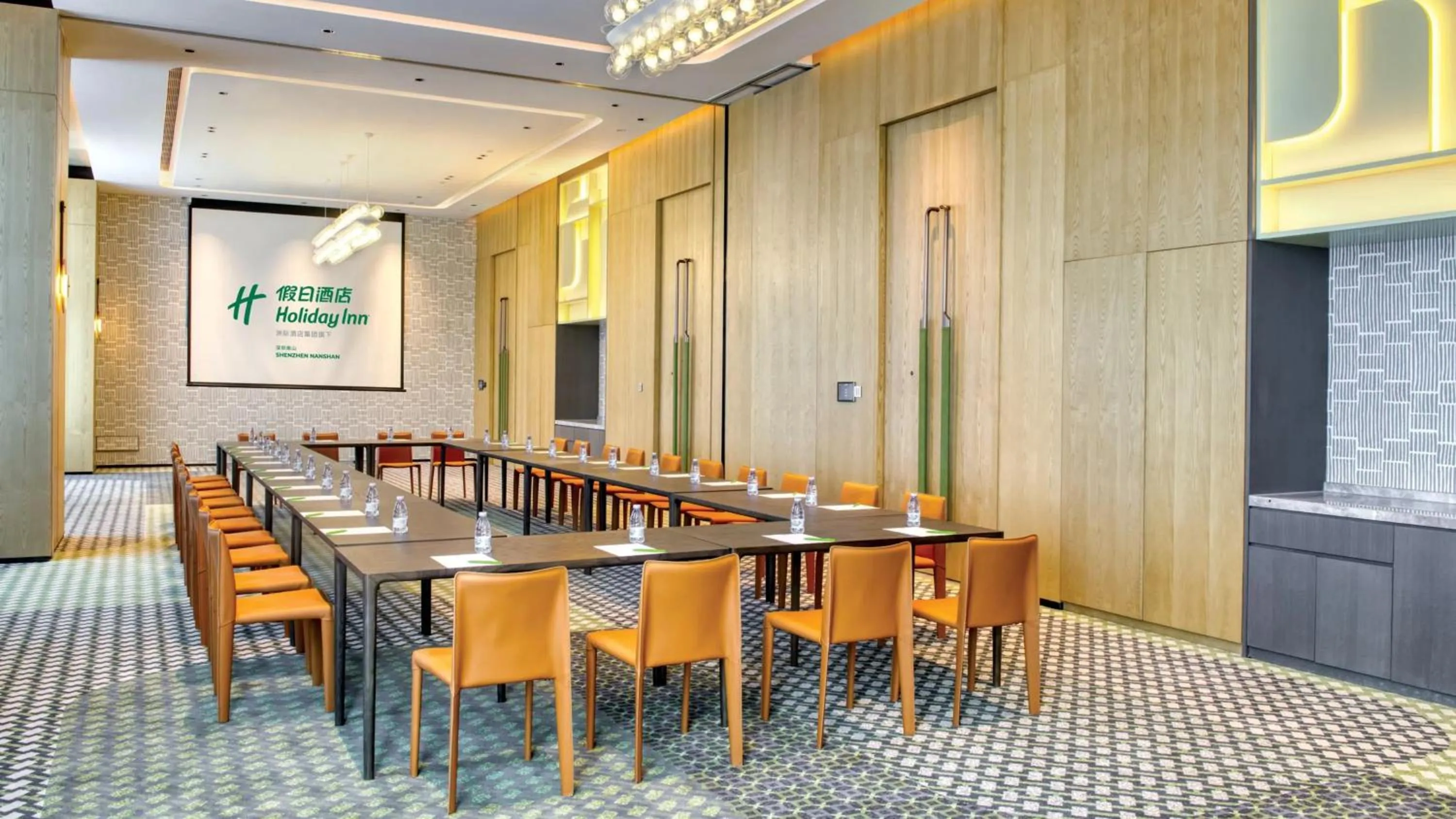 Meeting/conference room in Holiday Inn Shenzhen Nanshan by IHG
