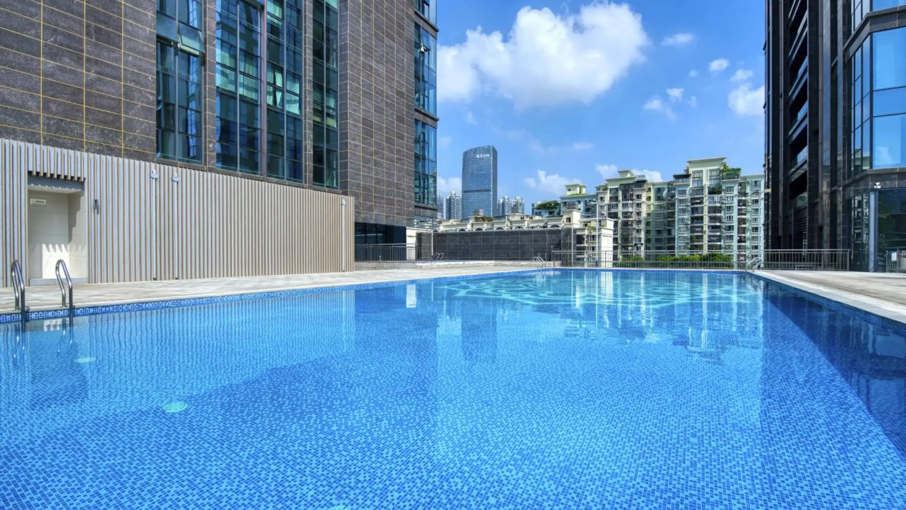 Swimming pool in Holiday Inn Shenzhen Nanshan by IHG Swimming pool in Holiday Inn Shenzhen Nanshan by IHG