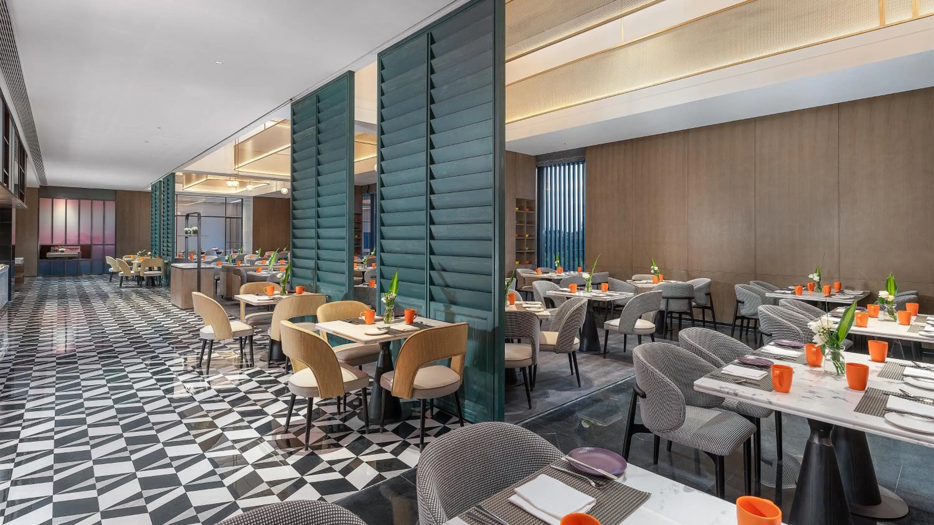 Restaurant/places to eat in Holiday Inn Wuhan Houguan Lake by IHG