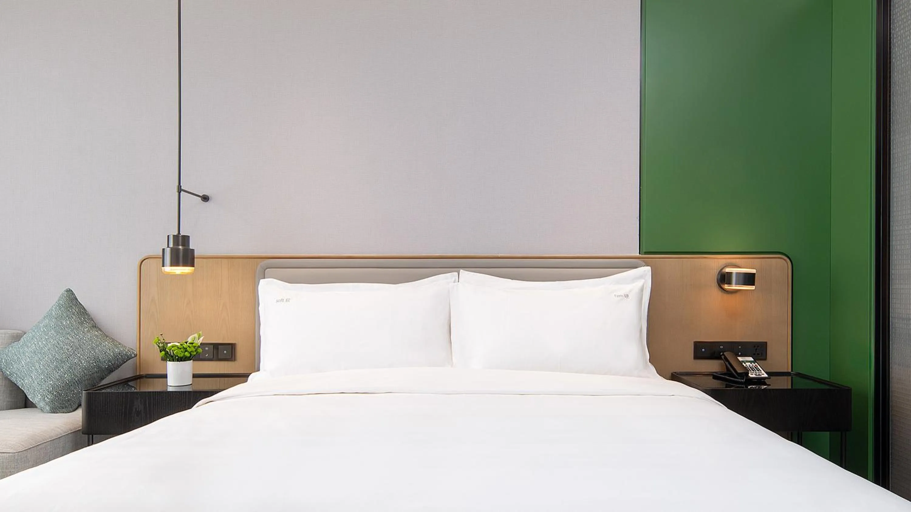 Photo of the whole room, Bed in Holiday Inn Wuhan Houguan Lake by IHG