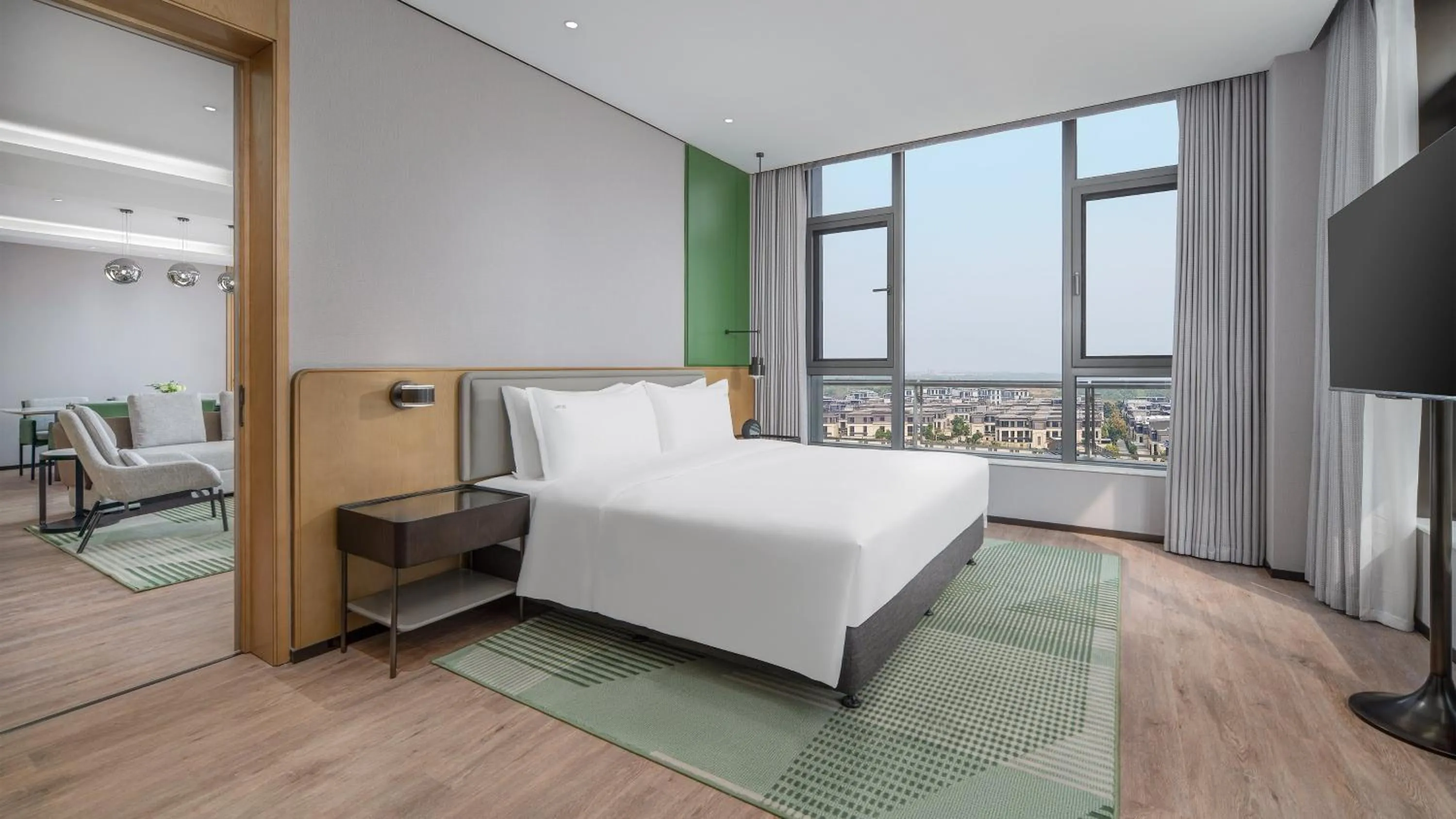 Photo of the whole room, Bed in Holiday Inn Wuhan Houguan Lake by IHG