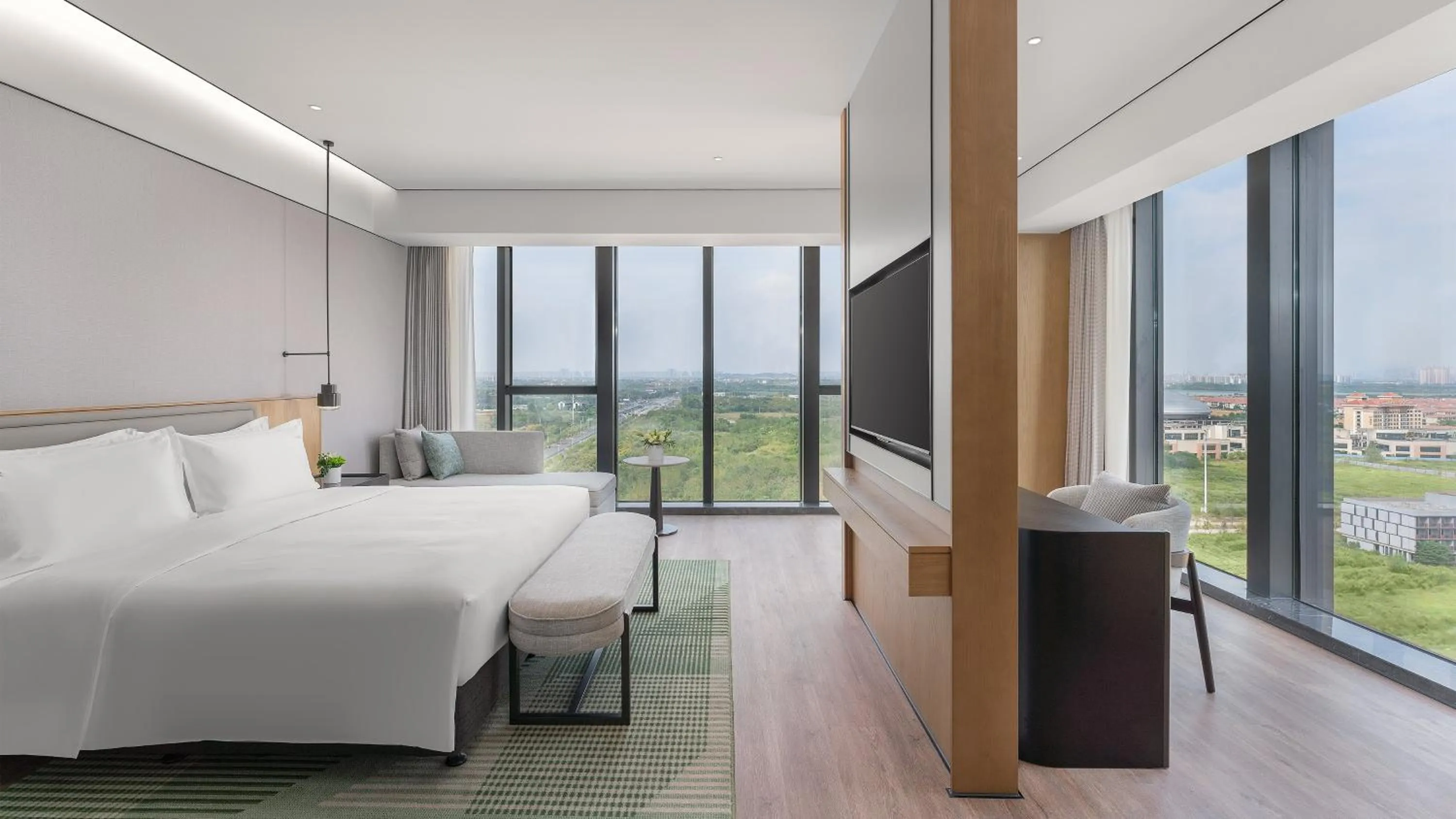Photo of the whole room, Bed in Holiday Inn Wuhan Houguan Lake by IHG