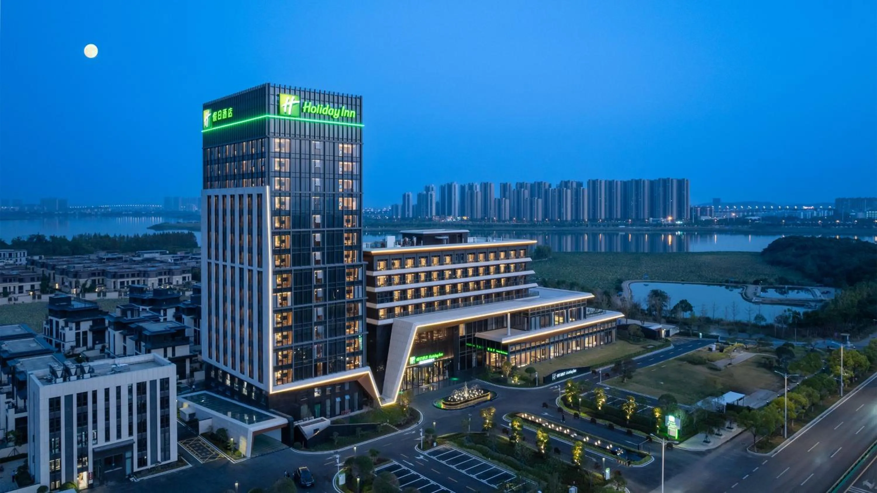 Property building in Holiday Inn Wuhan Houguan Lake by IHG