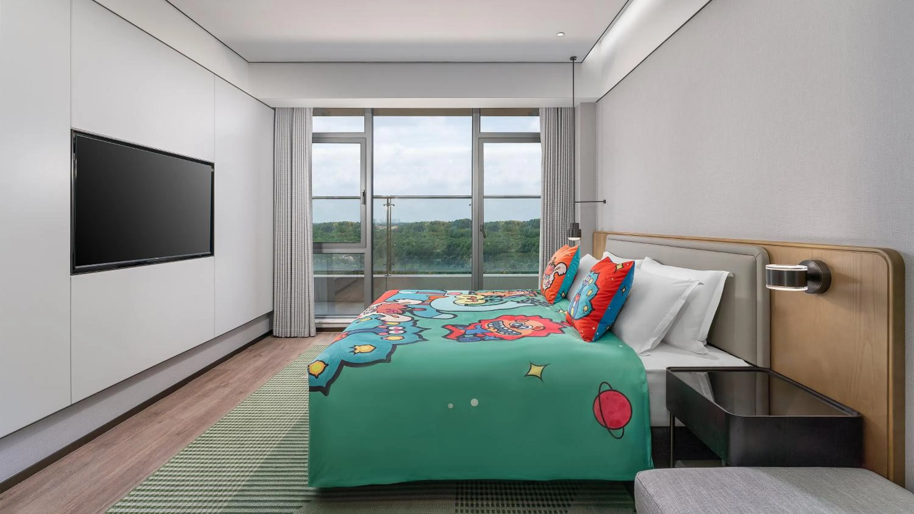 Photo of the whole room, Bed in Holiday Inn Wuhan Houguan Lake by IHG