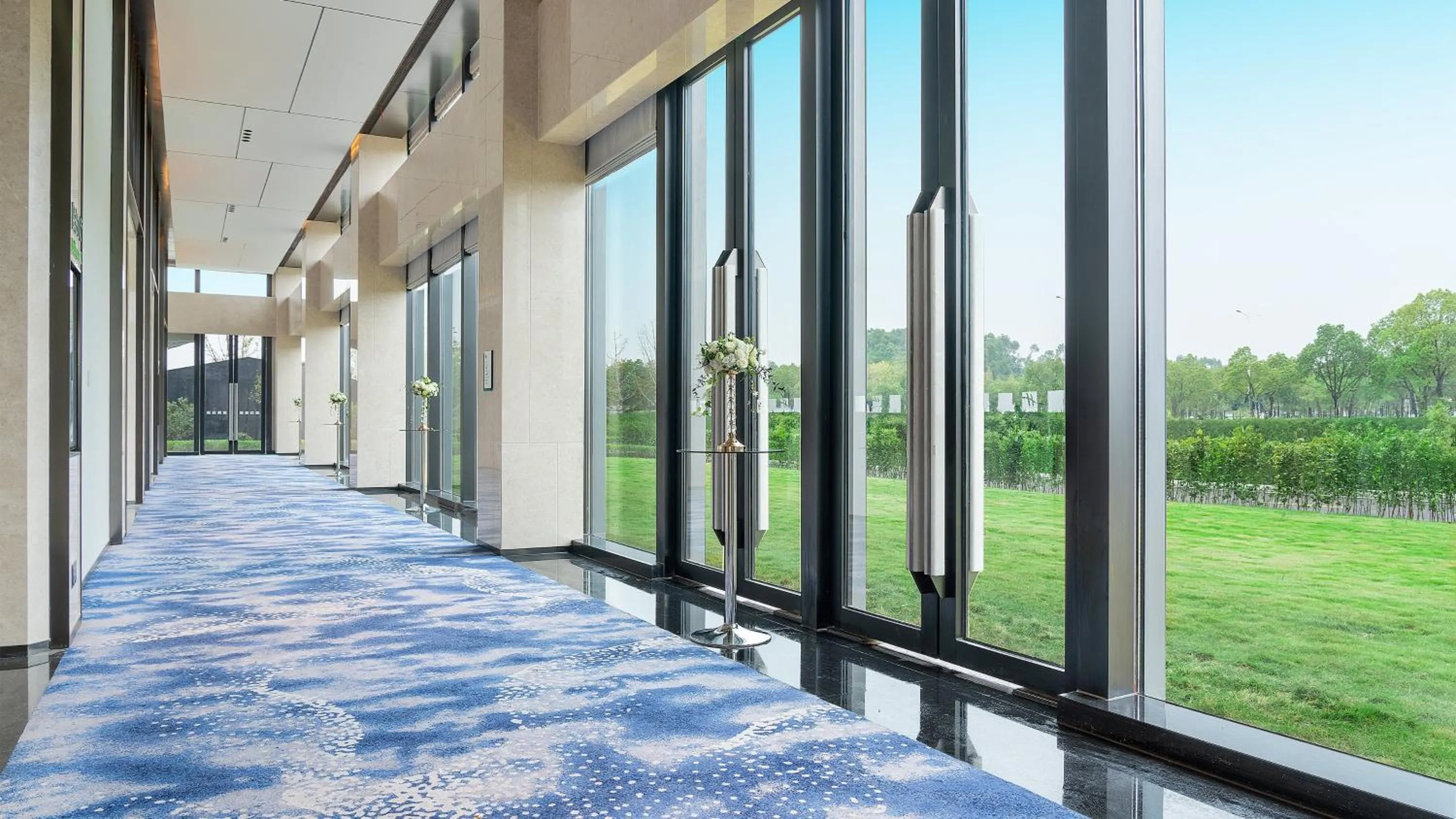 Meeting/conference room in Holiday Inn Wuhan Houguan Lake by IHG