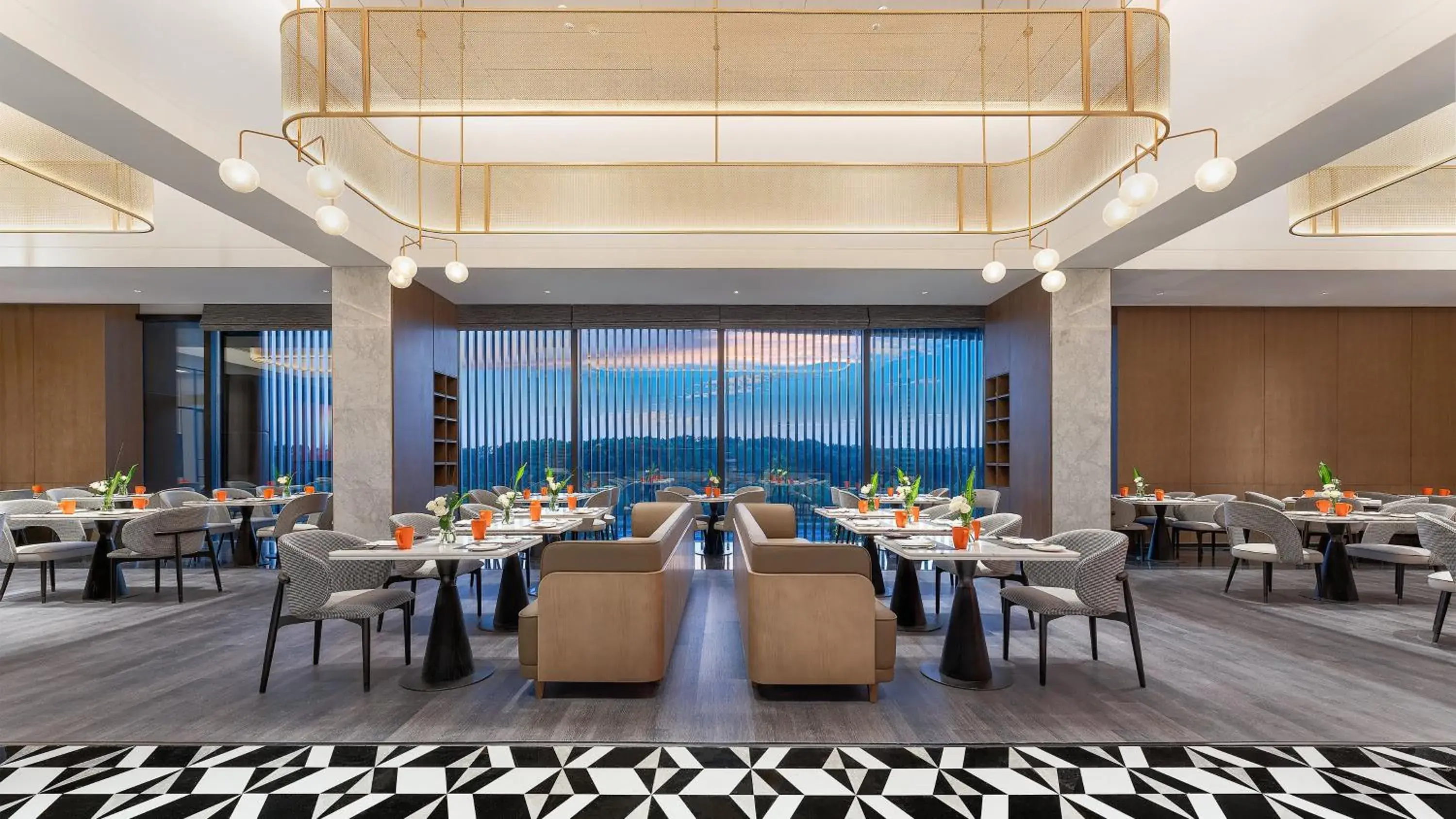 Restaurant/places to eat in Holiday Inn Wuhan Houguan Lake by IHG Restaurant/places to eat in Holiday Inn Wuhan Houguan Lake by IHG