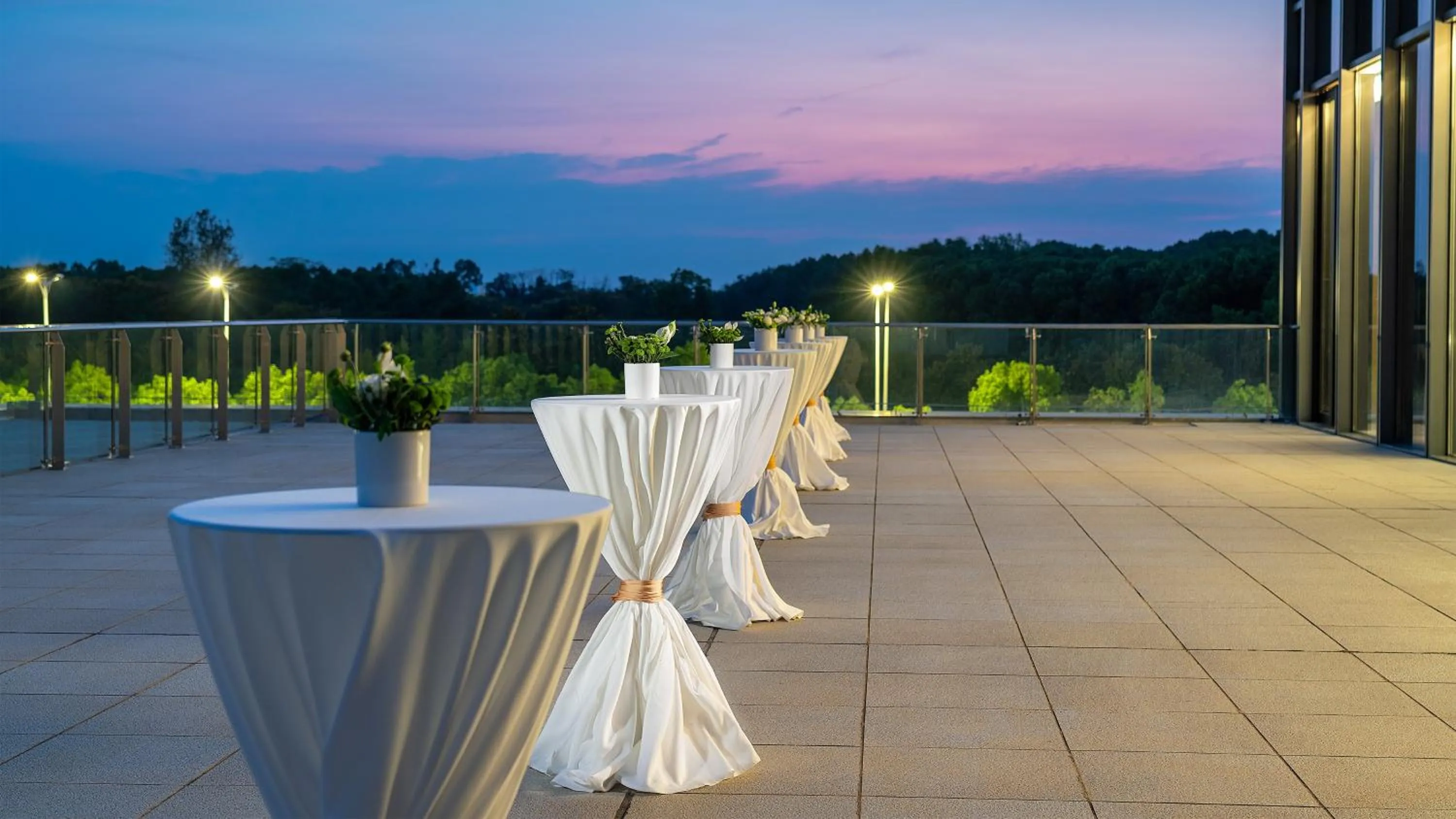 Meeting/conference room in Holiday Inn Wuhan Houguan Lake by IHG