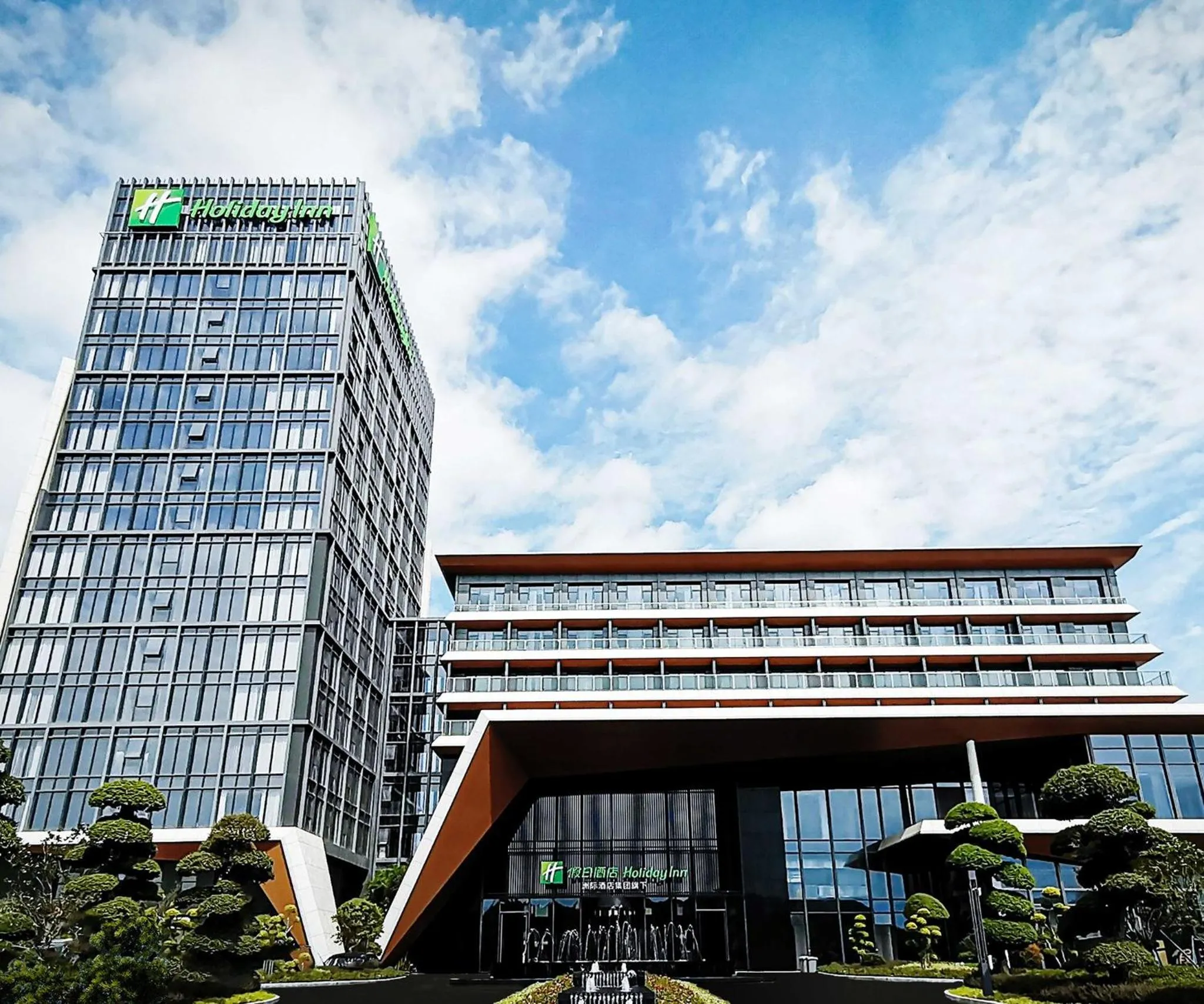Property building in Holiday Inn Wuhan Houguan Lake by IHG