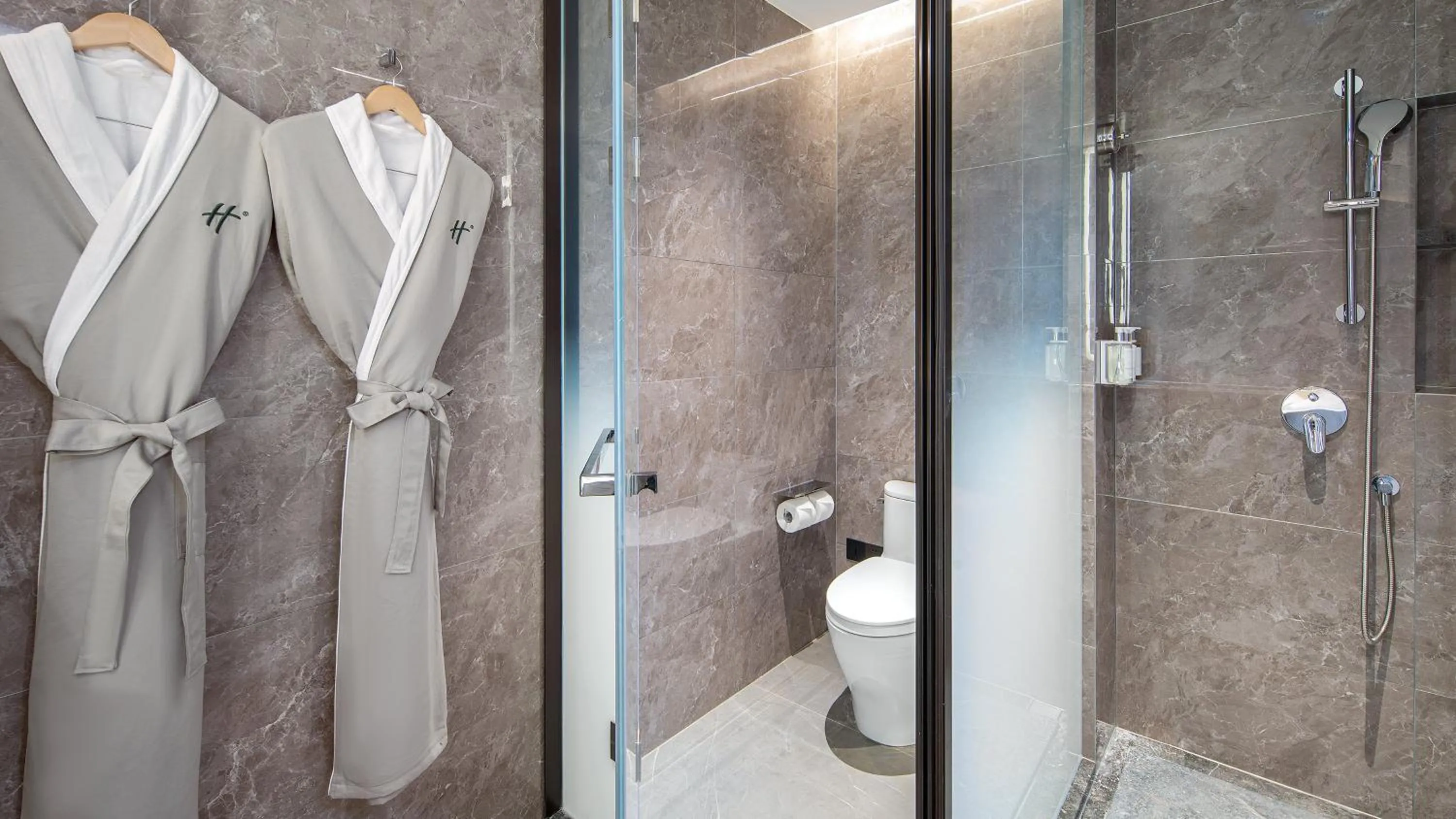 Photo of the whole room in Holiday Inn Wuhan Houguan Lake by IHG