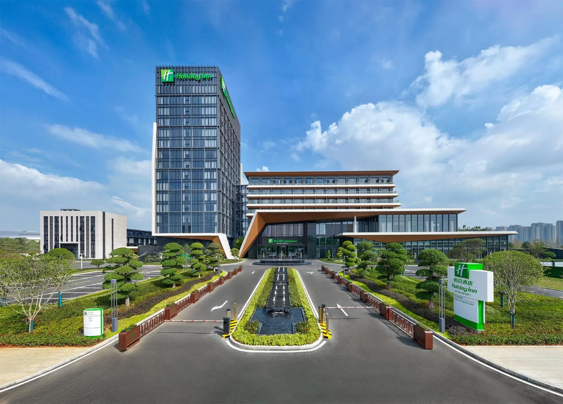 Property building in Holiday Inn Wuhan Houguan Lake by IHG