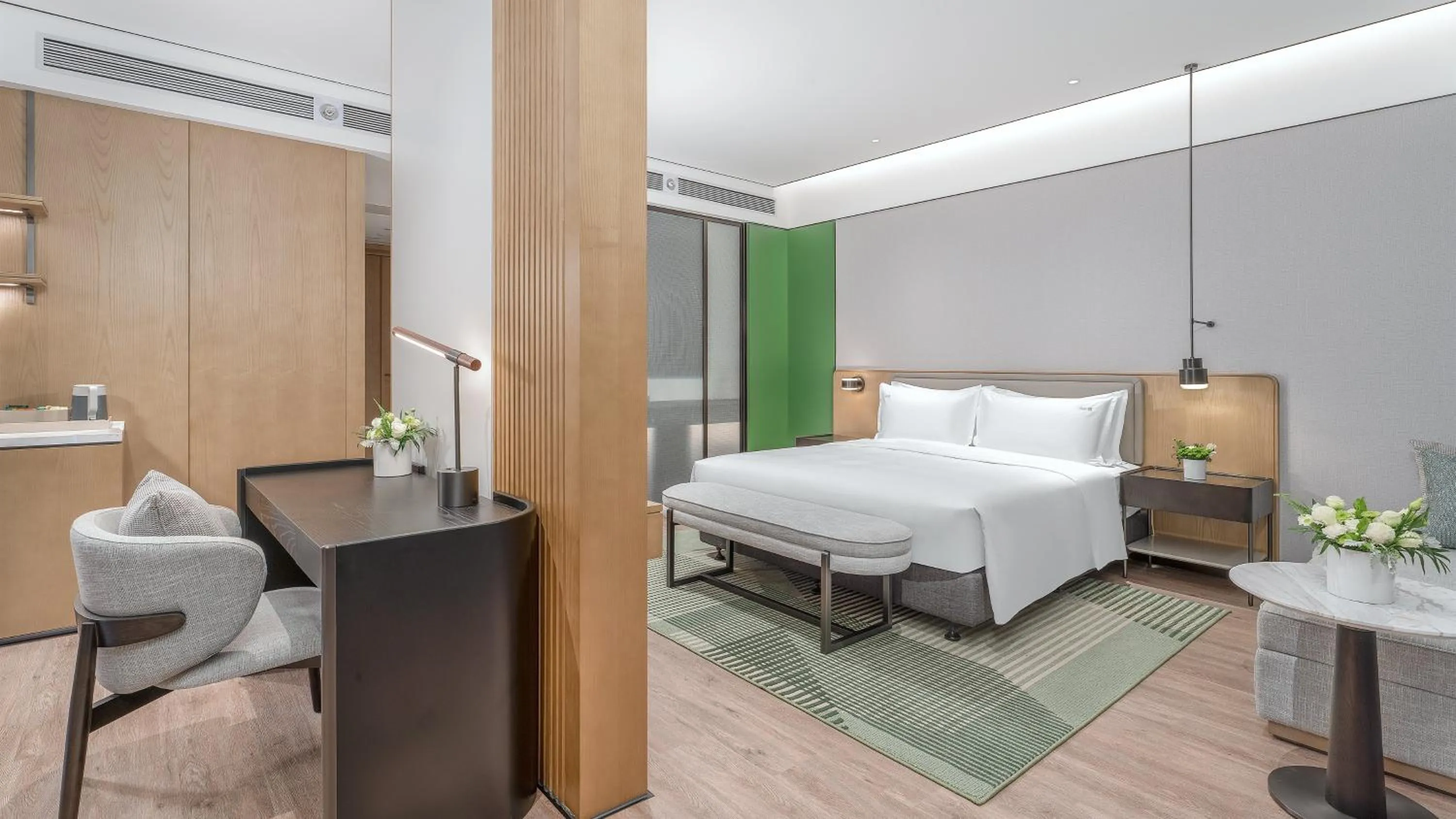 Photo of the whole room, Bed in Holiday Inn Wuhan Houguan Lake by IHG