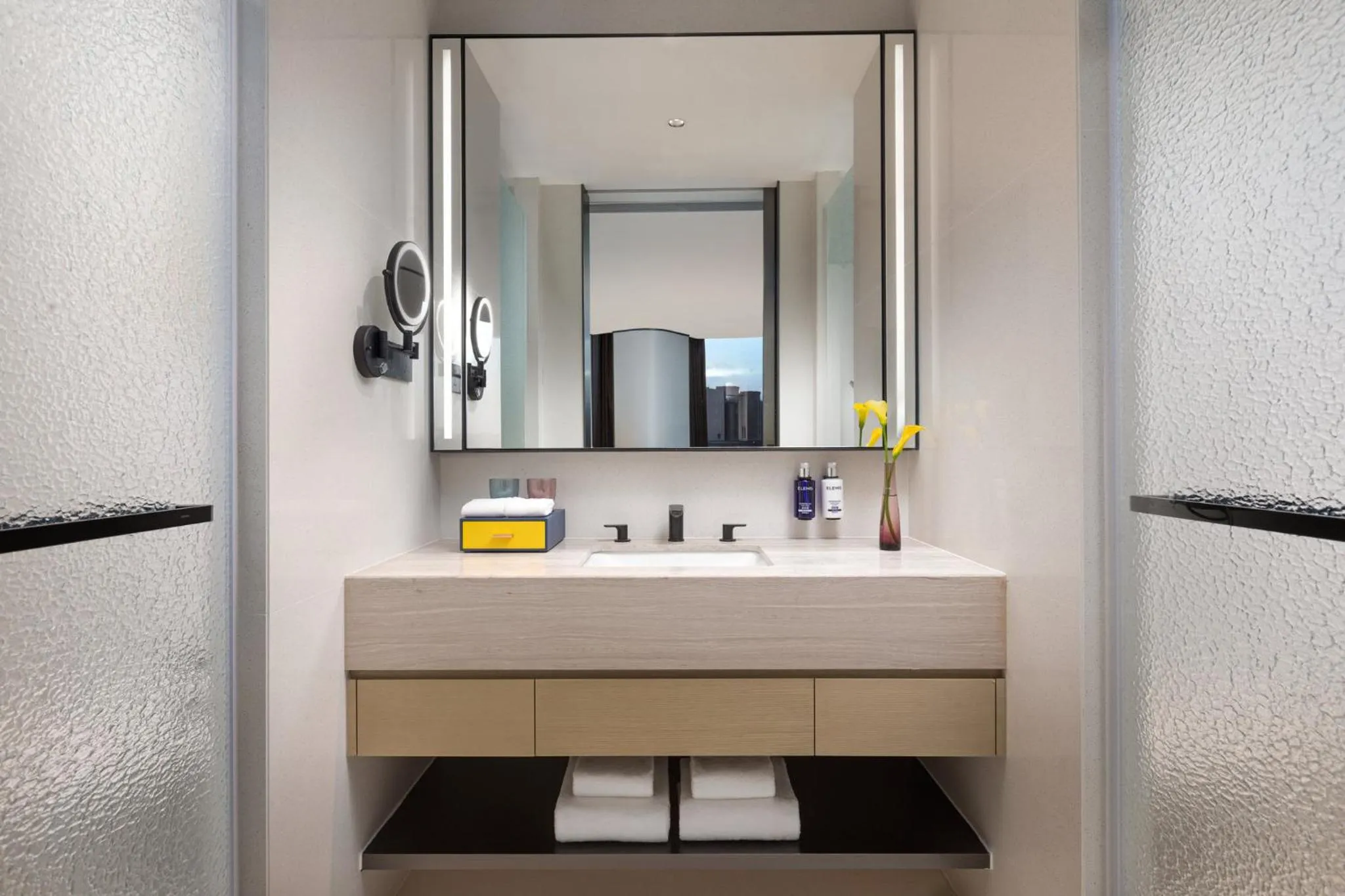 Photo of the whole room in voco Suites Shanghai Hongqiao CBD by IHG