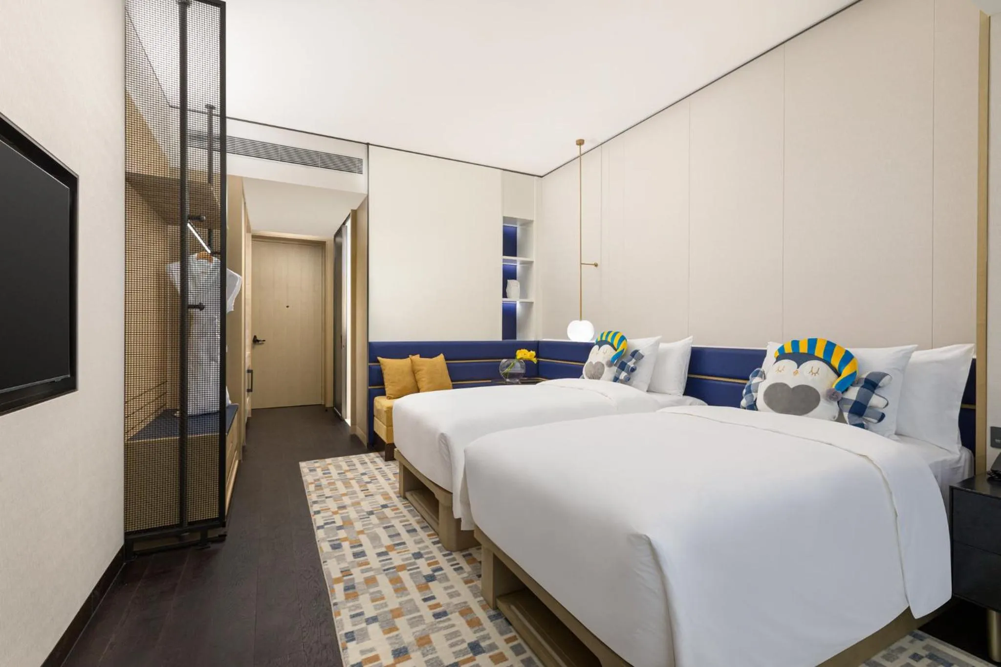 Photo of the whole room, Bed in voco Suites Shanghai Hongqiao CBD by IHG