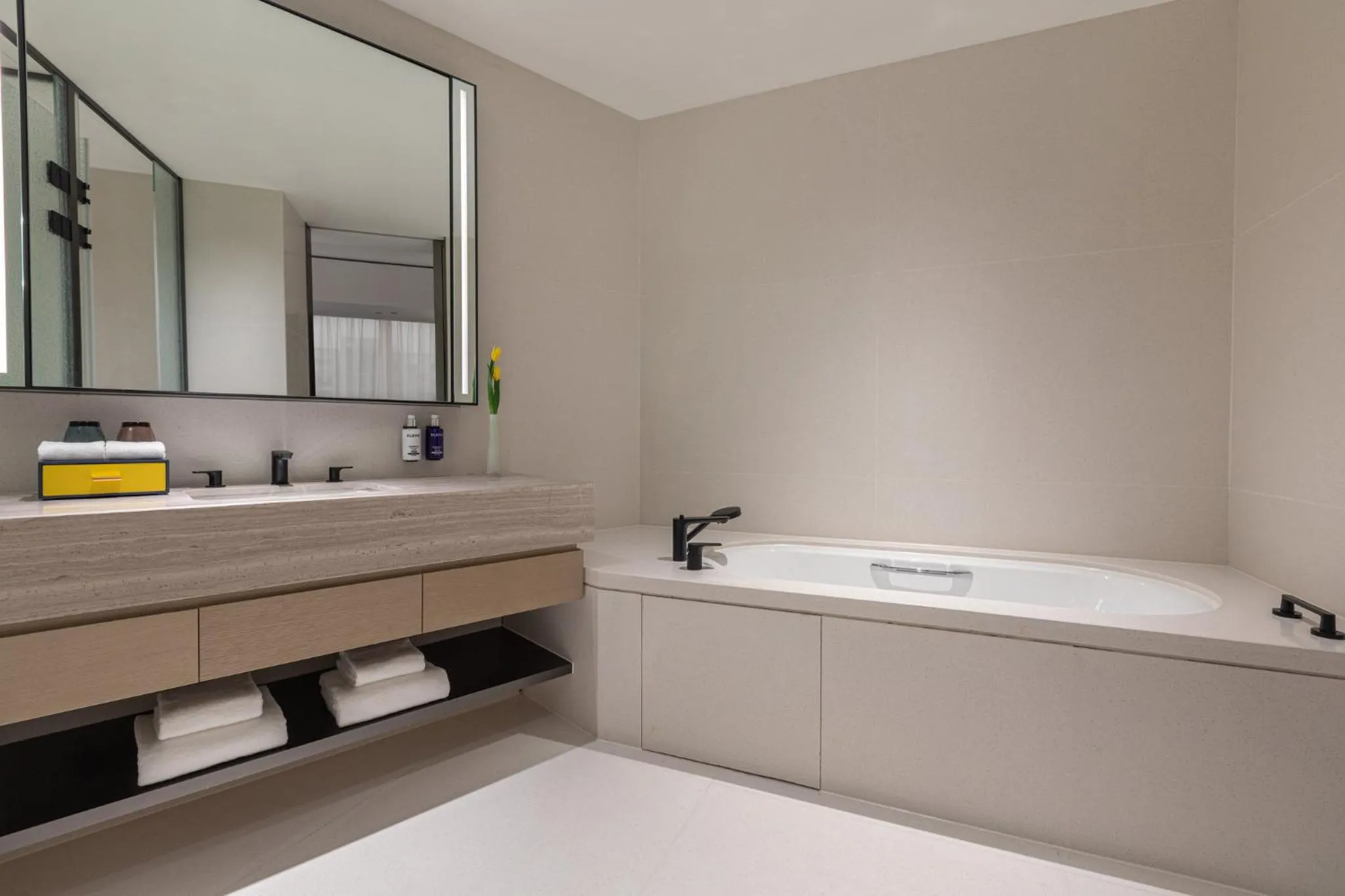 Photo of the whole room in voco Suites Shanghai Hongqiao CBD by IHG