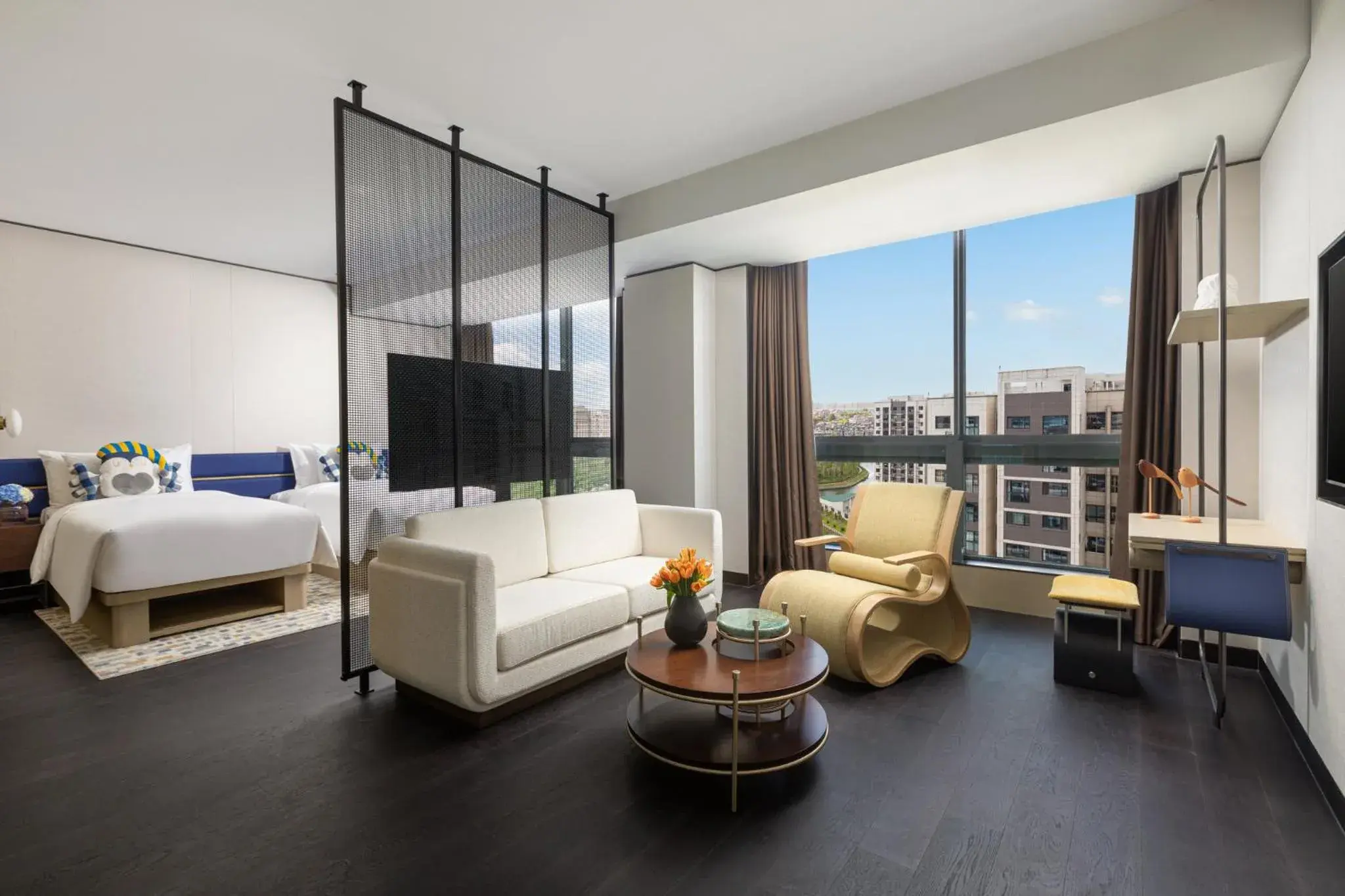 Photo of the whole room, Bed in voco Suites Shanghai Hongqiao CBD by IHG Photo of the whole room, Bed in voco Suites Shanghai Hongqiao CBD by IHG