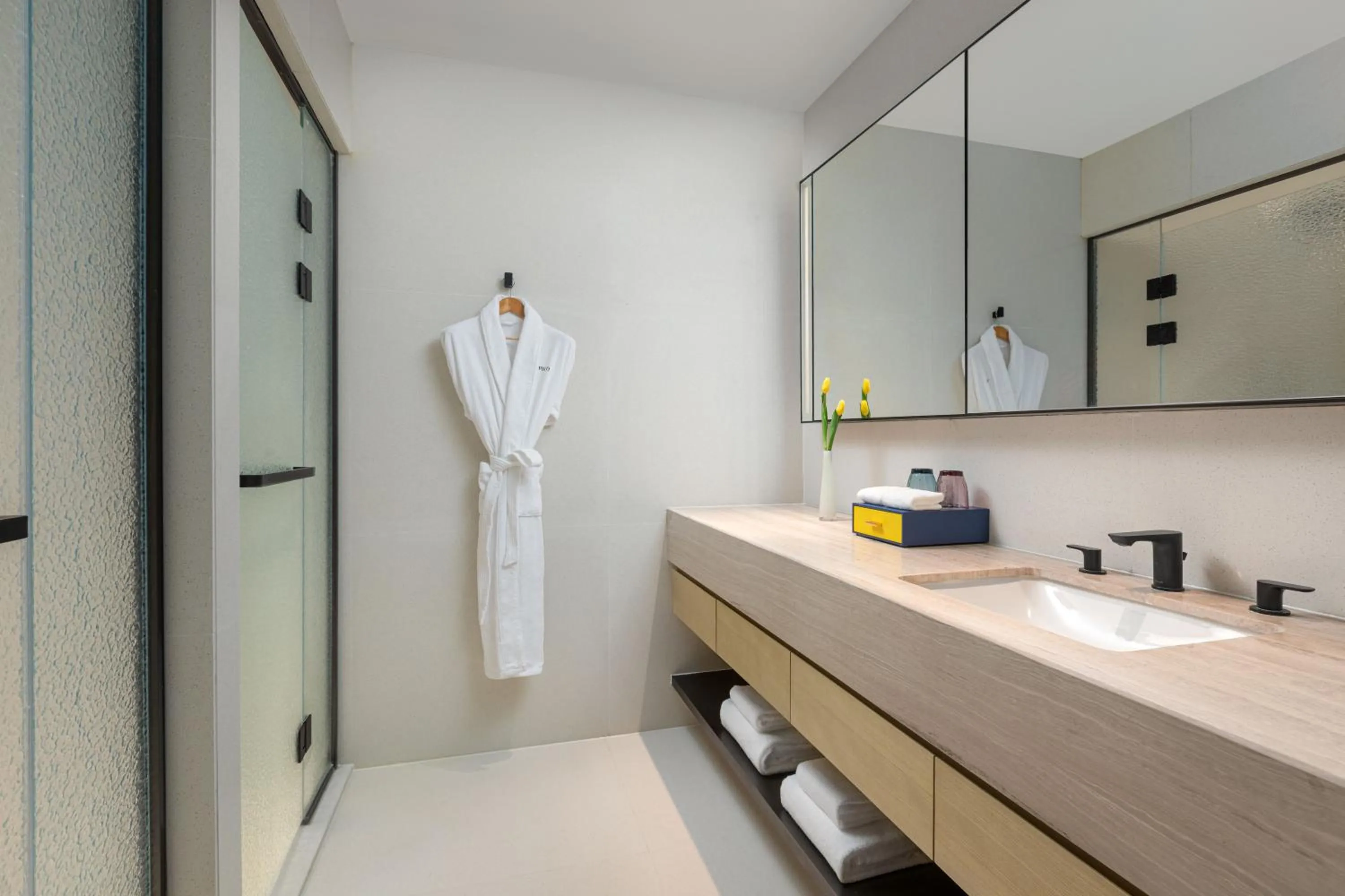 Toilet in voco Suites Shanghai Hongqiao CBD by IHG
